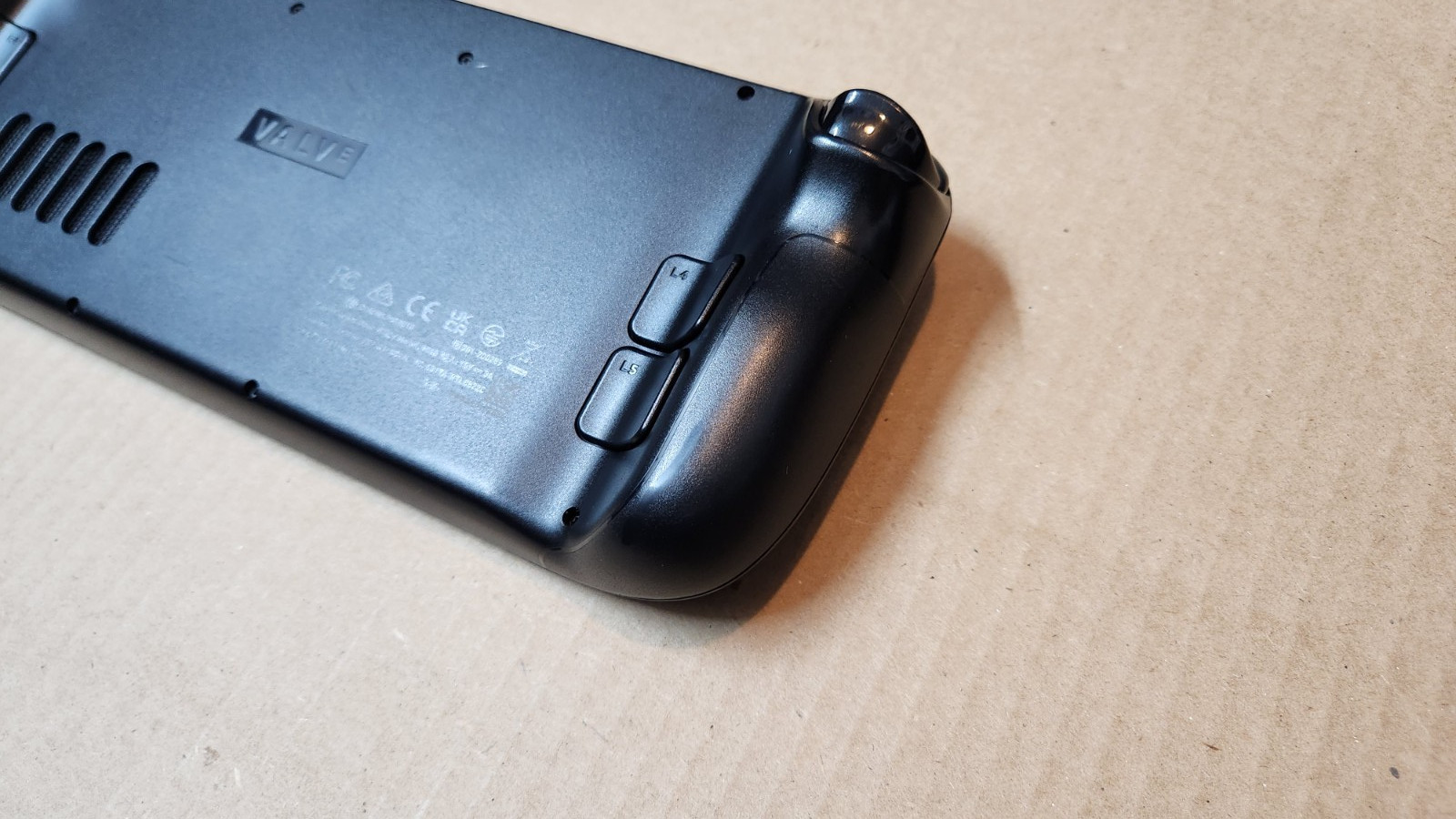 Valve Steam Deck 256GB Handheld Console comes with Case