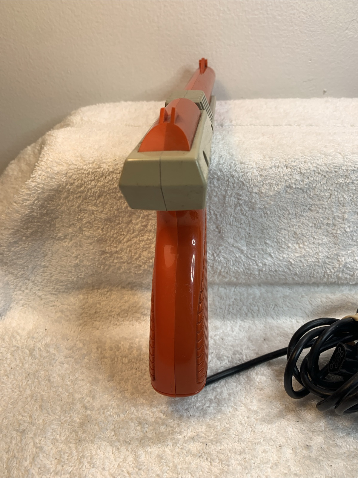 Original 1985 Orange Nintendo NES Zapper Gun NES-005 Authentic Untested