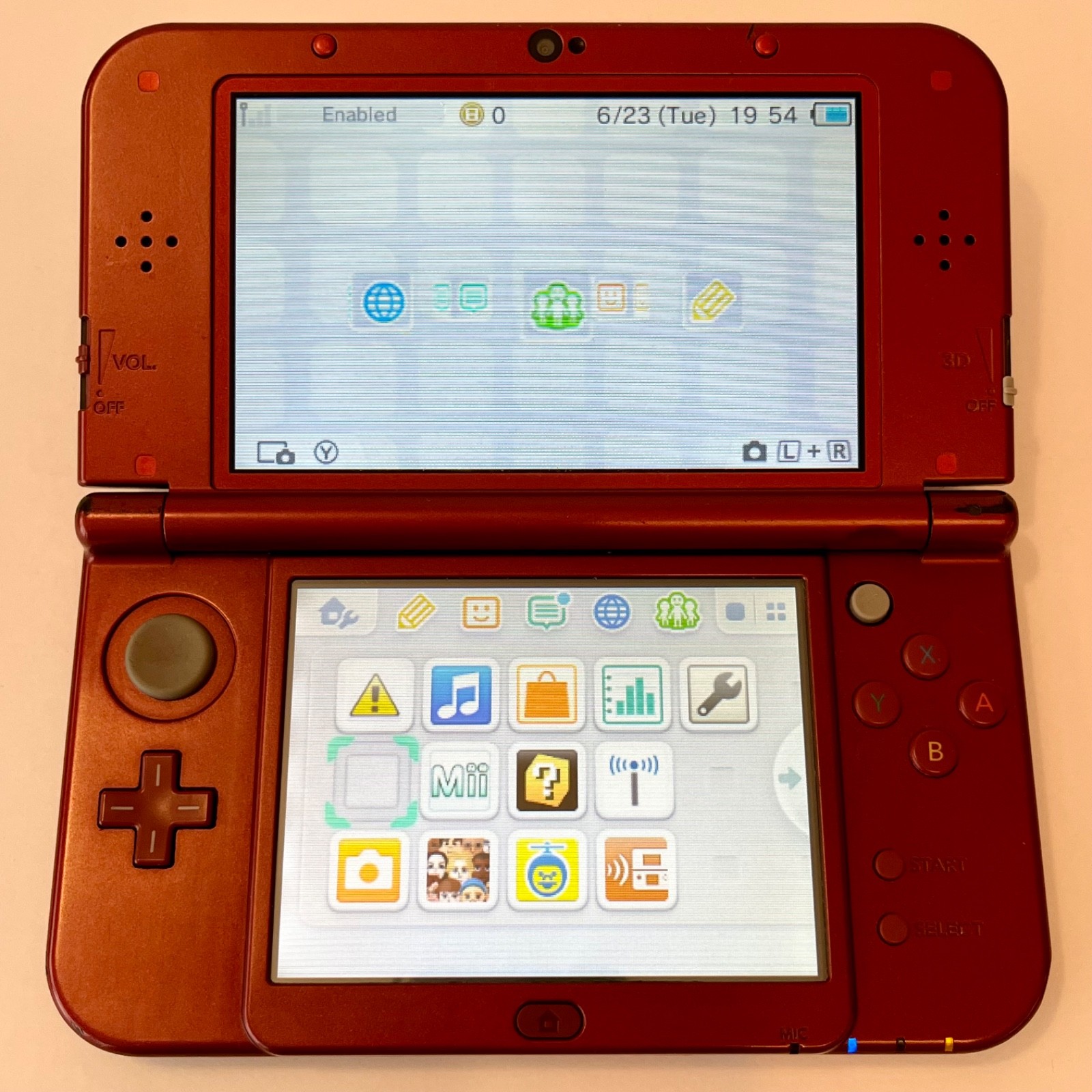 “New” Nintendo 3DS XL RED-001 Metallic Red Handheld Console + Charger & Stylus