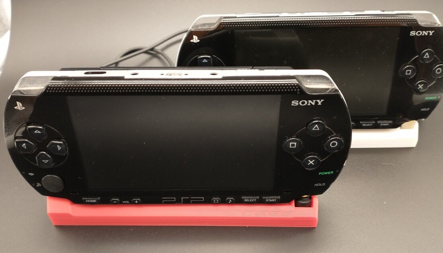 SONY PSP 1000 2000 3000 LOW PROFILE CHARGING DISPLAY STAND – Optional UMD Holder
