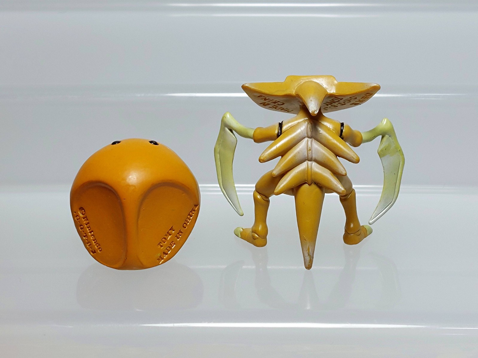 Kabuto Kabutops Pokemon Monster Collection Figure Tomy Japan C06 0.9-1.6in