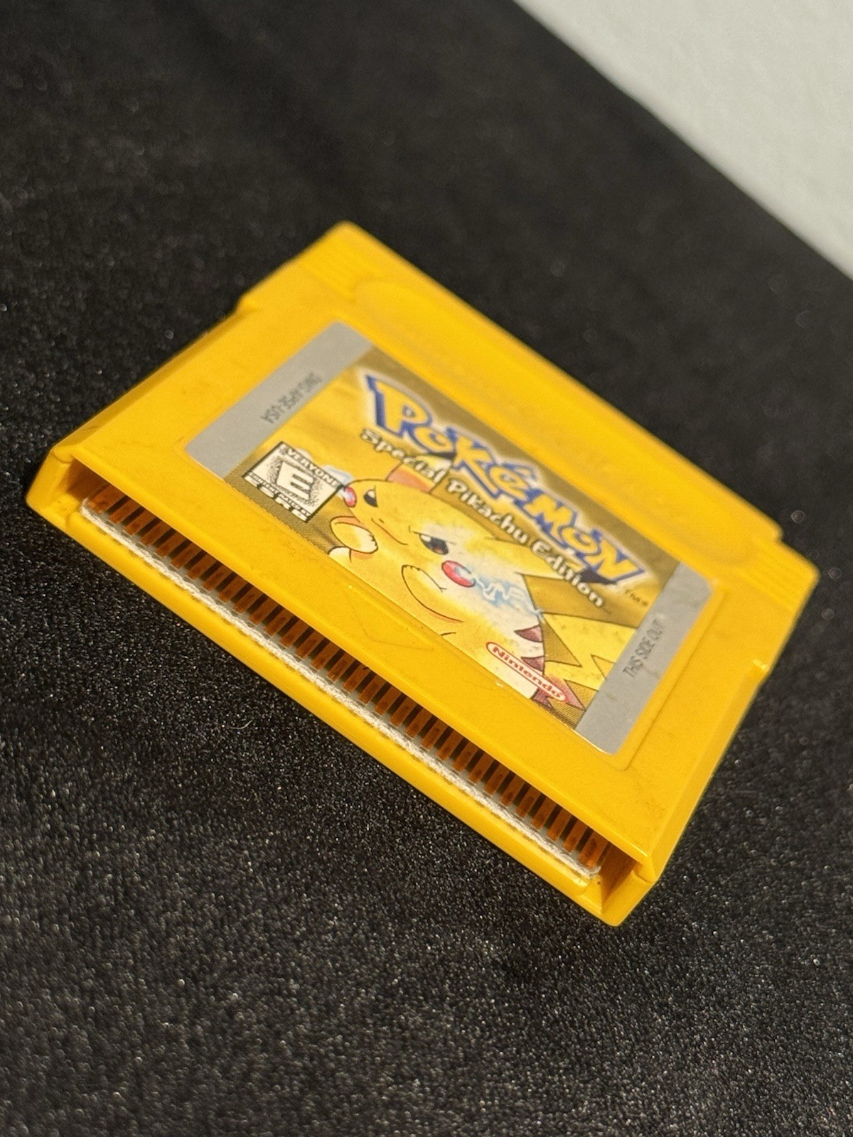 Nintendo Game Boy System Bundle Pokémon Special Pikachu Edition & Mortal Combat
