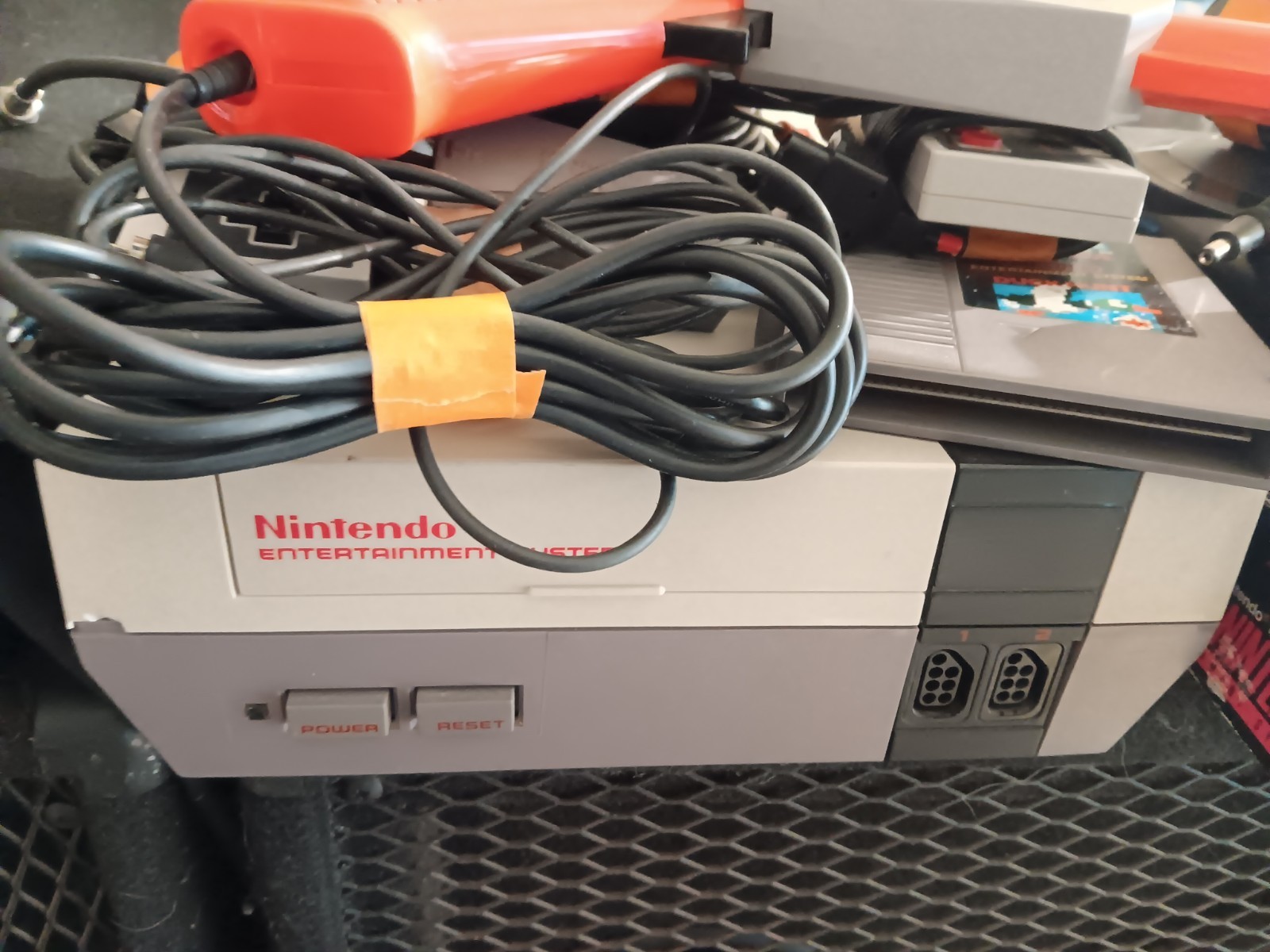 NES Console w/ all cables + AV 2 Controllers Light Zapper & Mario/Duck Hunt Tstd