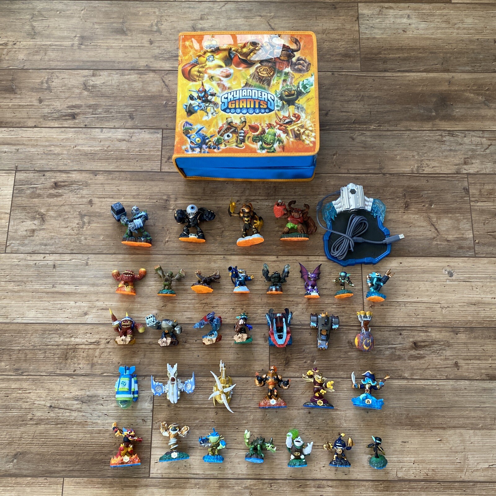 Activision Skylanders 32 Figure / Vehicle Lot 1 Portal 1 Case Crusher, Swarm