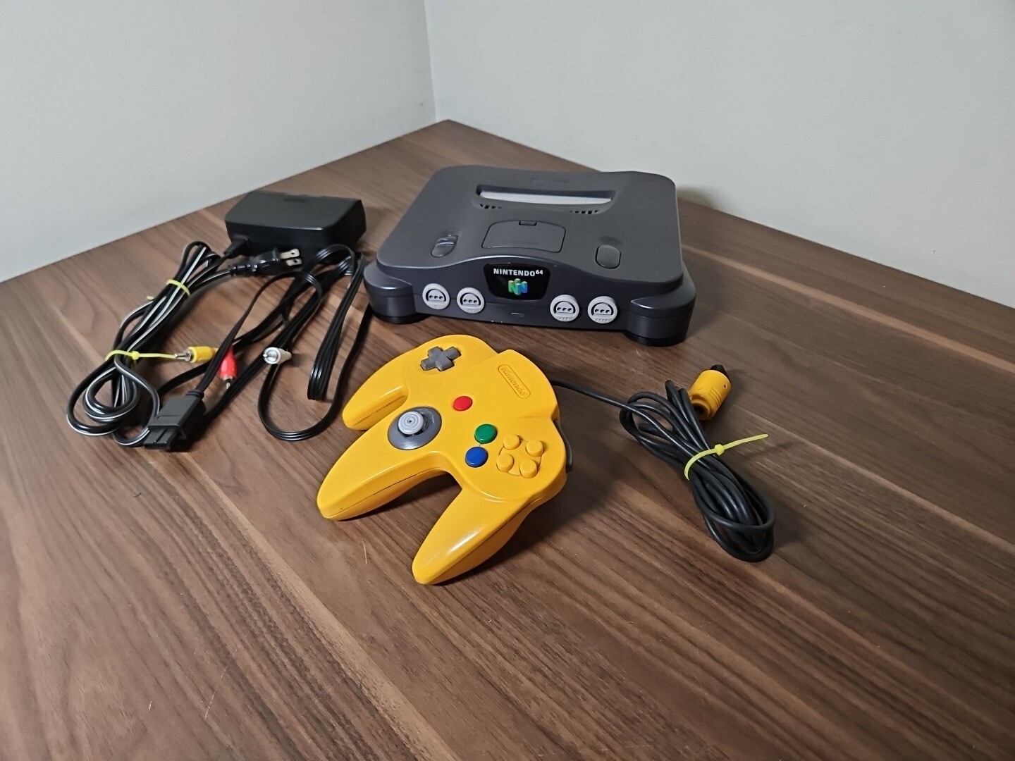Nintendo 64 Console/Yellow Controller/PWR SPL/AV CABLES/TESTED & WORKS