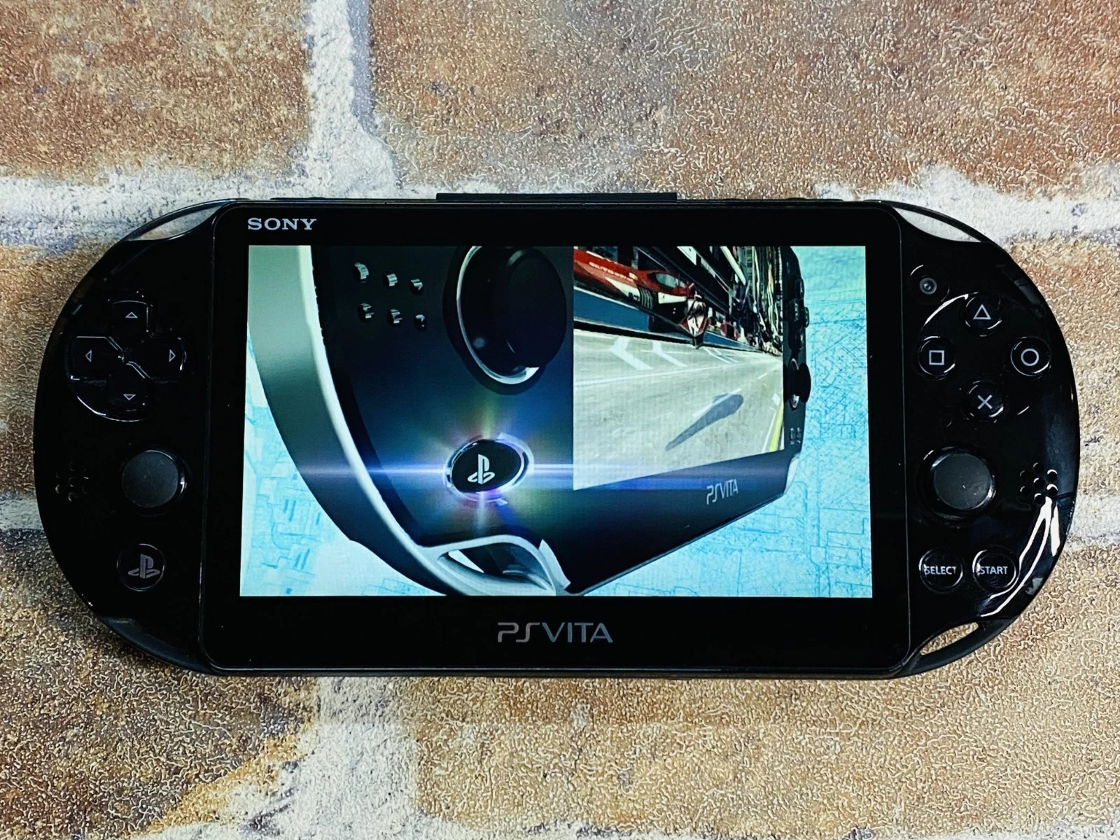 PS Vita Black PCH 2000 SONY PlayStation Japan 16GB Charger 3 Games No.2