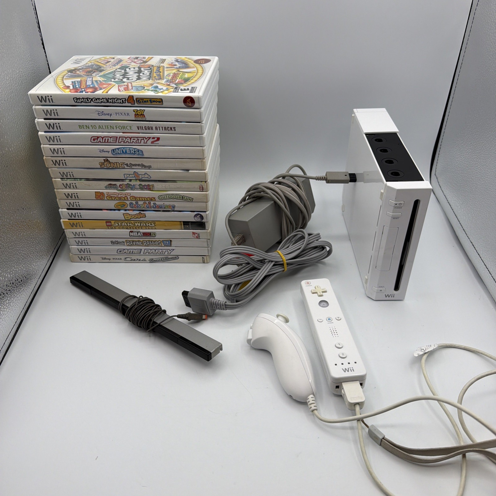 Nintendo Wii RVL-001 Console Bundle 1 Controller 1 Nunchuck 16 Games Tested