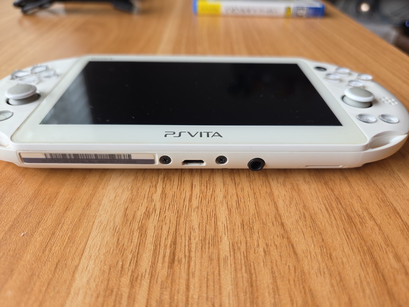 Sony PS Vita PCH-2000ZA22 1GB Handheld Console – Pearl White CIB US SELLER