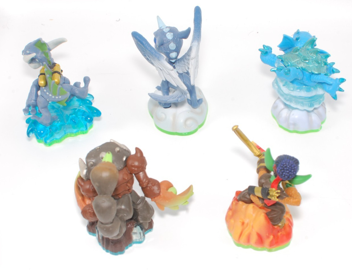 Lot of 24 Skylanders Figures – Characters, Levels, Accessories Spyros Adventure
