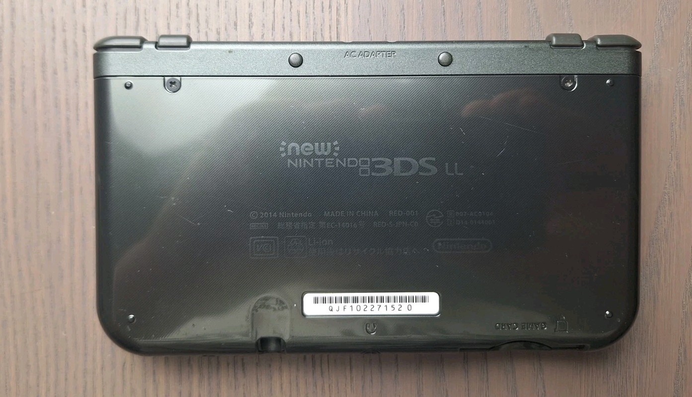 New Nintendo 3DS XL Metallic Black Charger 32GB SD Card REGION FREE