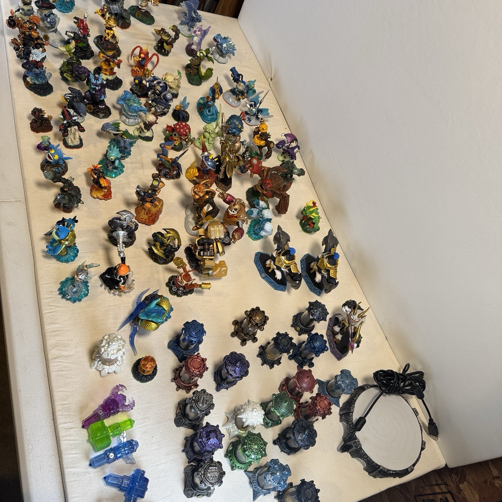 Activision Skylanders Character Figures 90 With Portal Crystals And Keys!