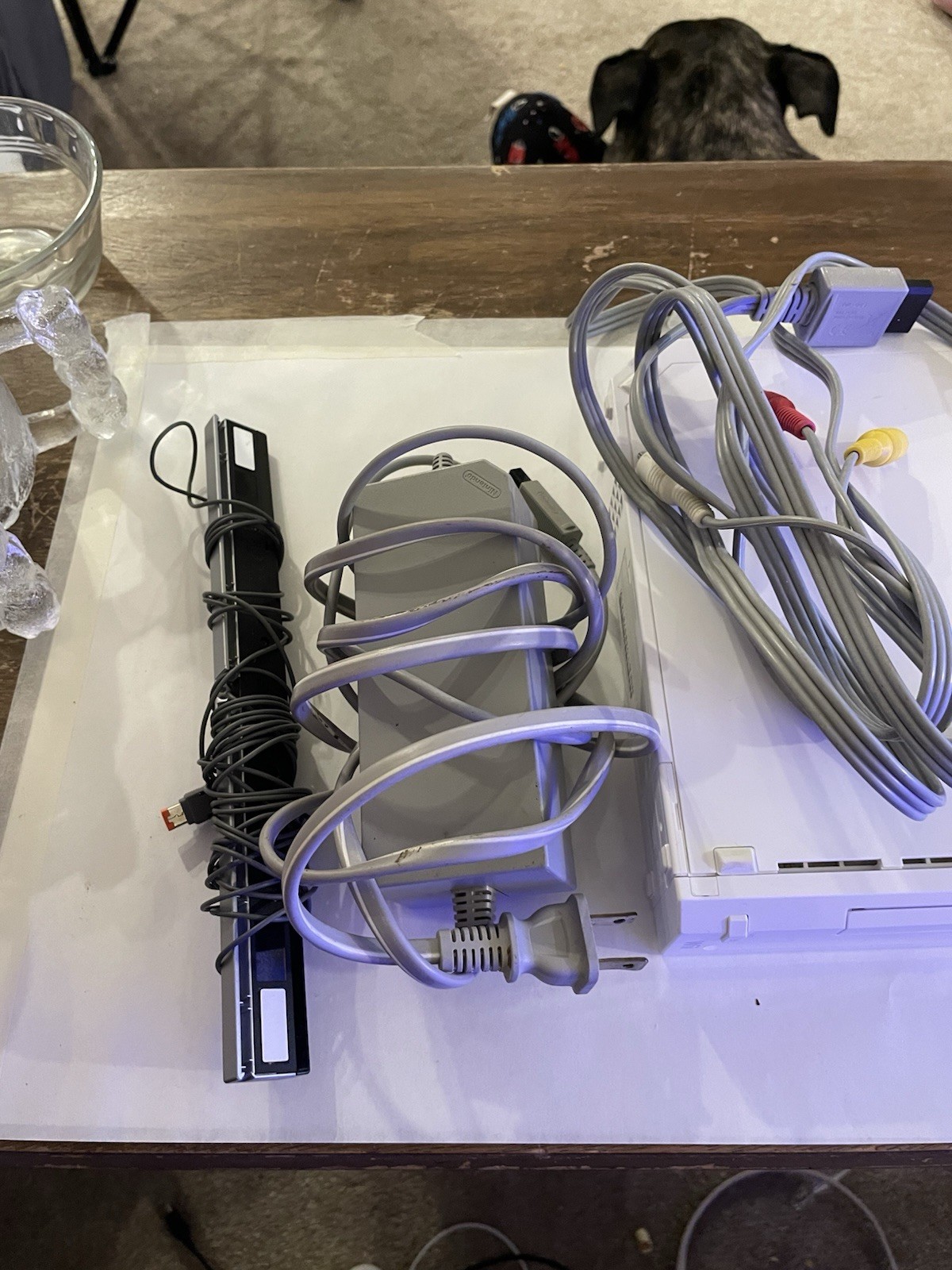 Nintendo Wii RVL-001(USA) White Console NTSC-U/C w/ Power, AV Cable & Sensor Bar