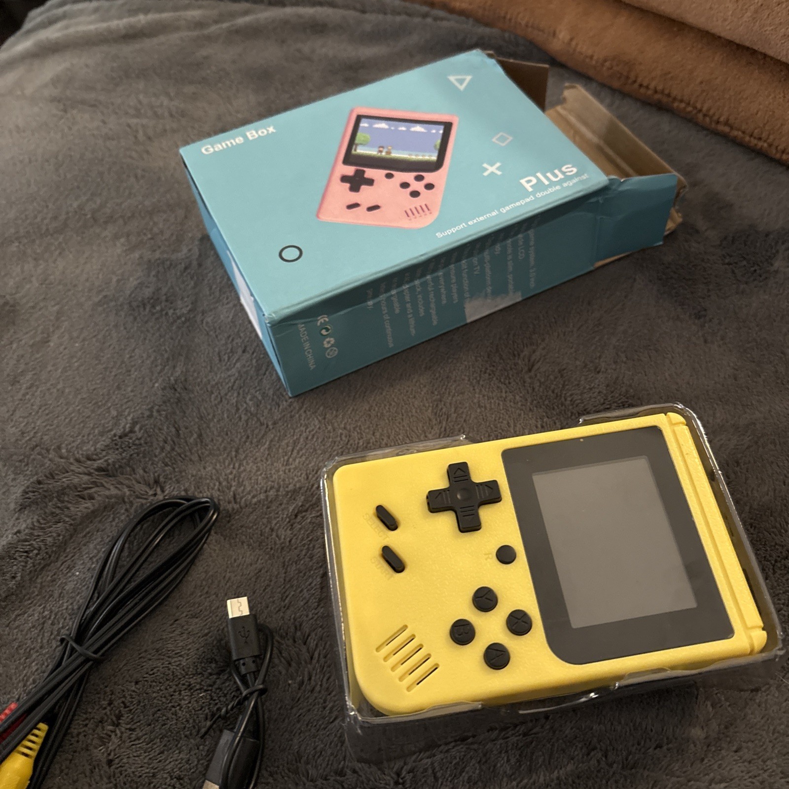 GAME BOX PLUS COMES WITH Hundreds Of Games Built In Games Rechargeable/2 Devices