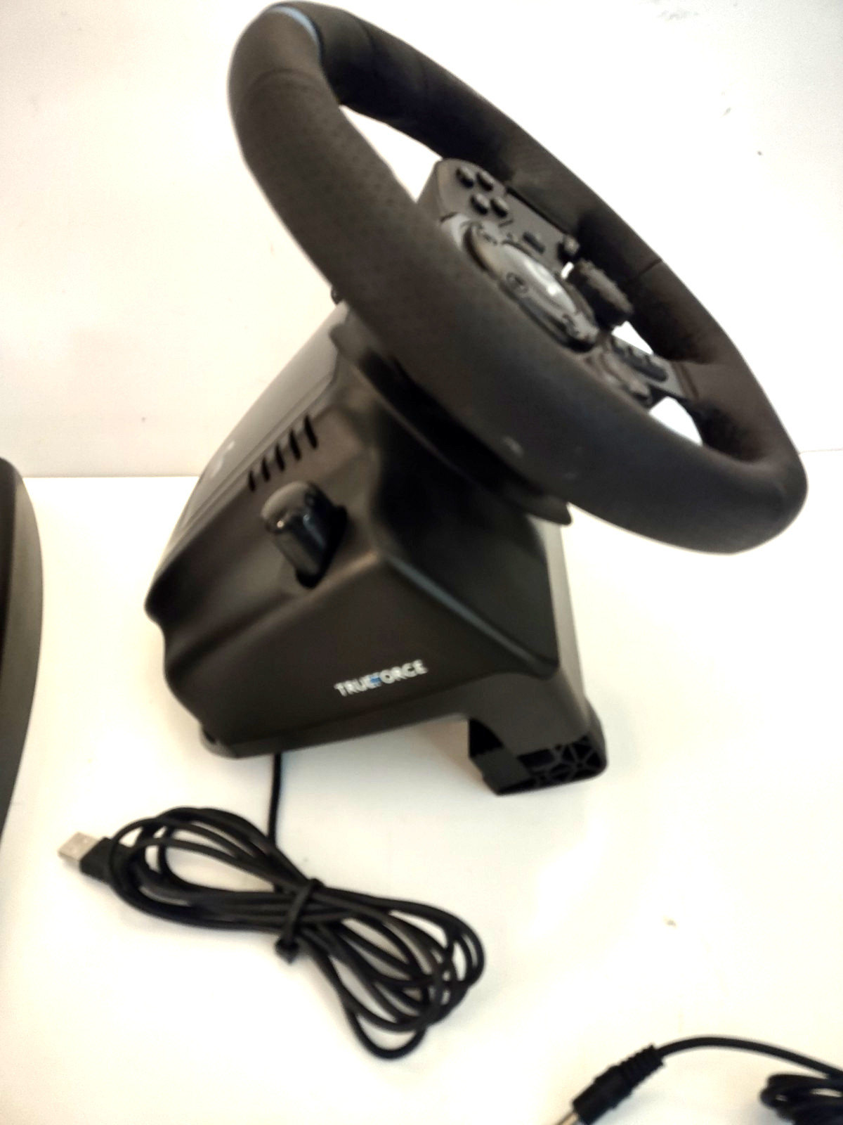 Logitech G923 TrueForce Racing Wheel and Pedals for PS5 PS4 and PC 841-000059