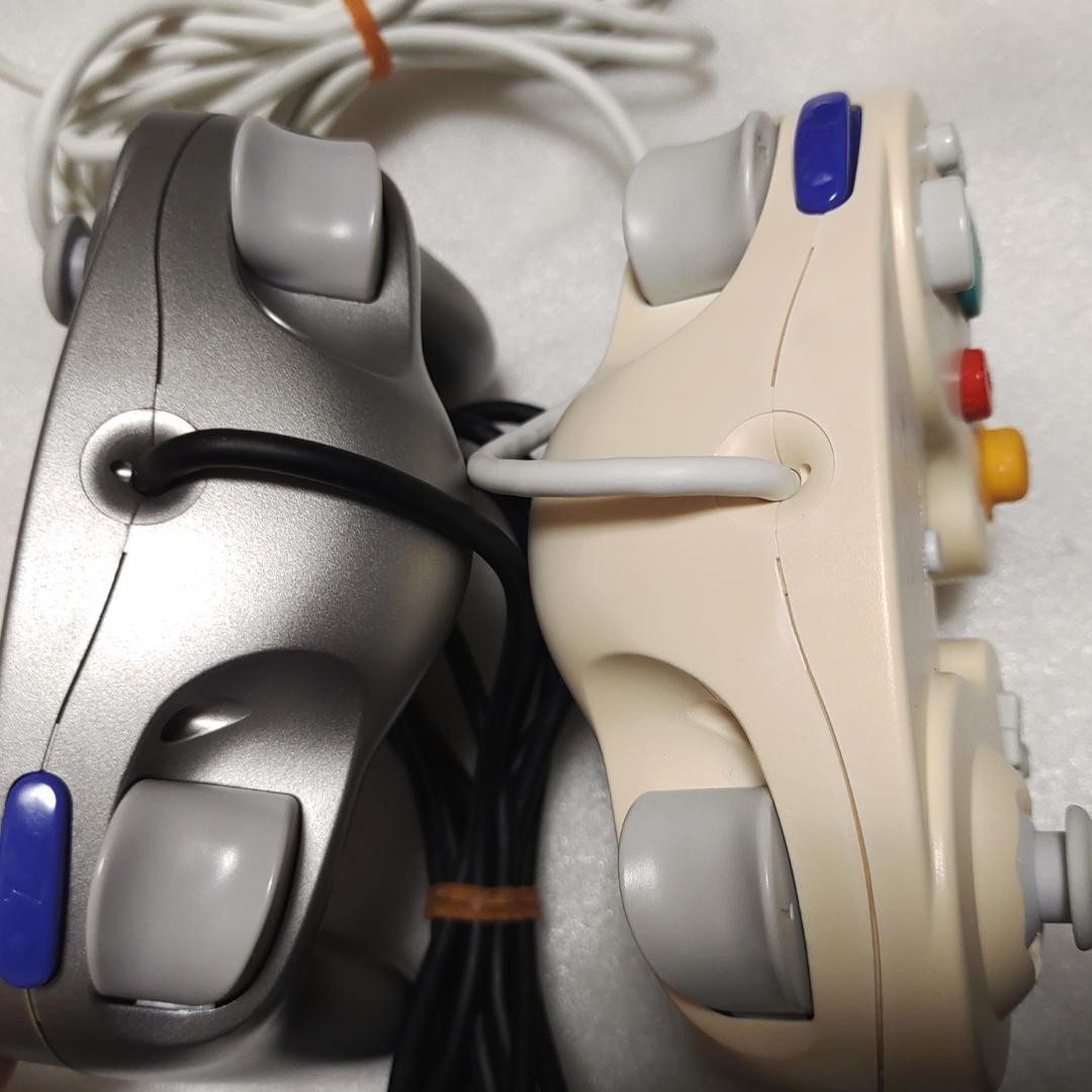 GameCube official controllers, white and silver, 2-pack. jp