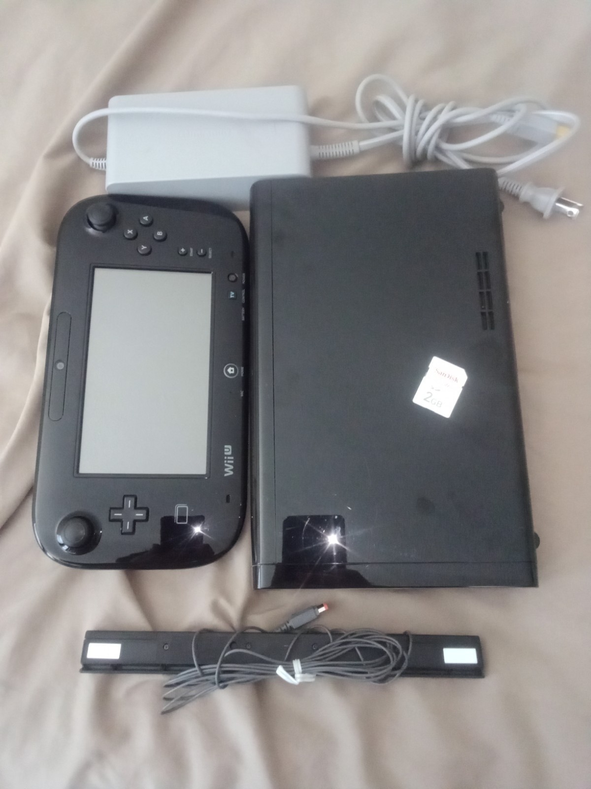 Nintendo Wii U Launch Edition 32GB Black With one game & Wii U Pro CONTROLLERS