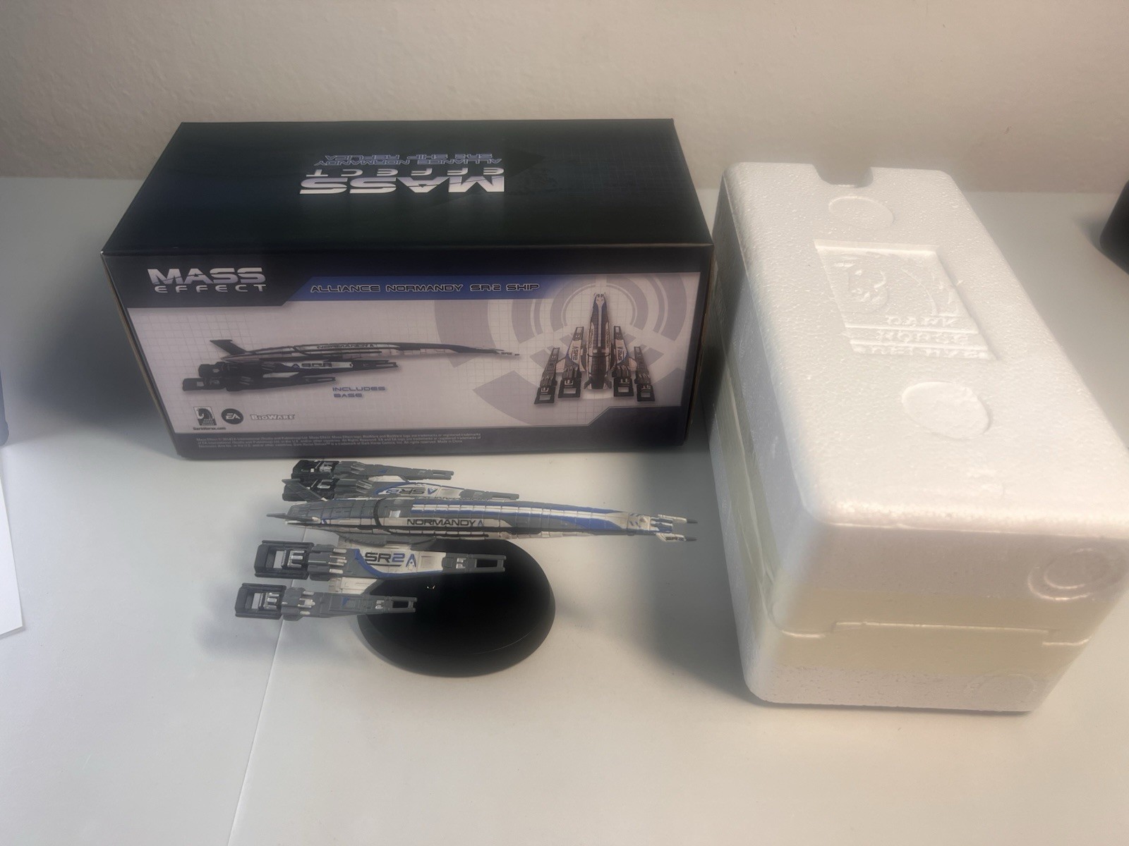 Dark Horse Mass Effect Alliance Normandy SR-2 Ship Replica Statue Original 2014