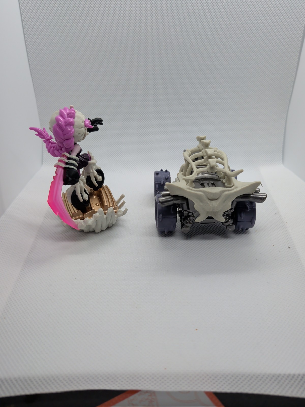 Skylanders Superchargers Bone Bash Roller Brawl Figure & Tomb Buggy Vehicle Set