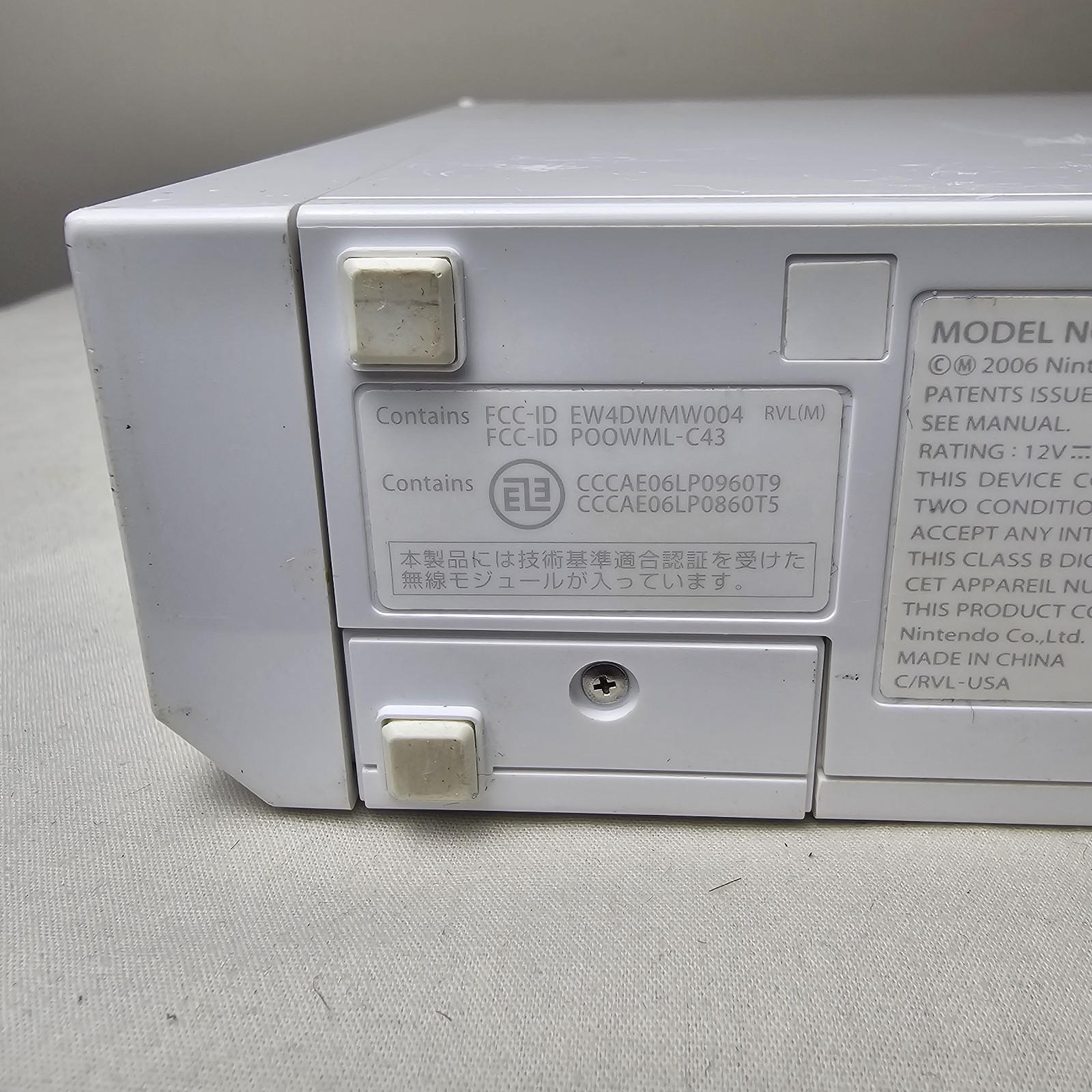 Nintendo Wii RVL-001 512 MB Home Console White with One Controller and Nunchuck