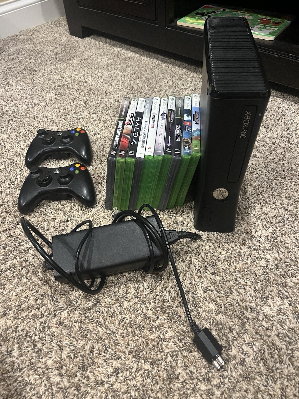 Microsoft Xbox 360 S 4GB Console – Black Controllers & Games Arkham Minecraft