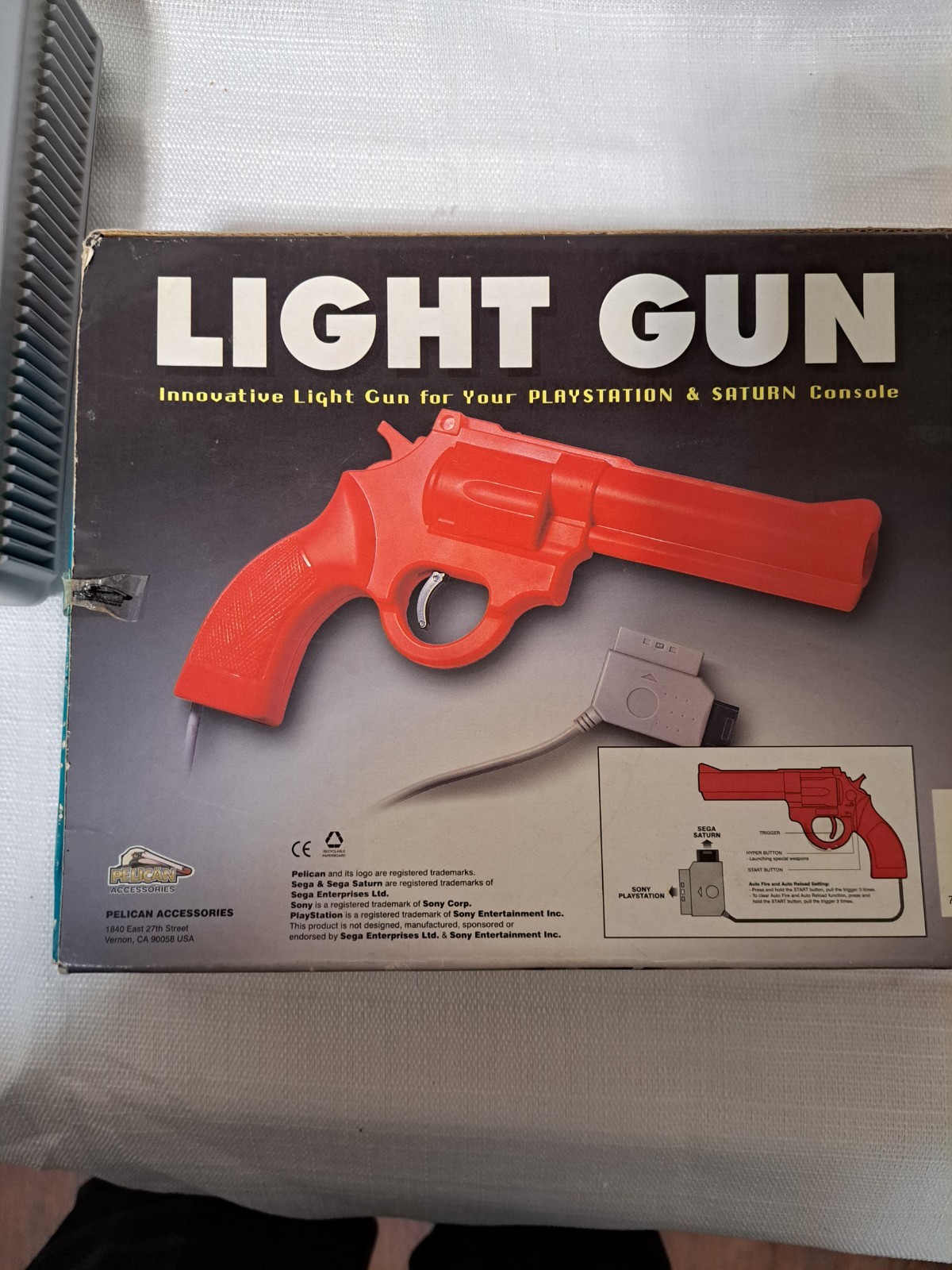 RARE!!! playstation 1 & sega saturn universal light gun new open box+ps1 console