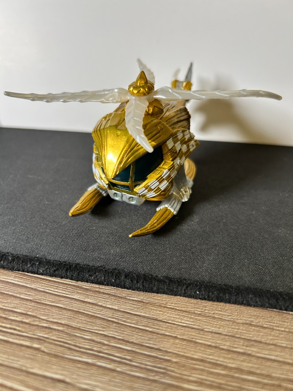 SKylanders Superchargers Stealth Elf Figure & GOLD Nitro Stealth stinger vehicle
