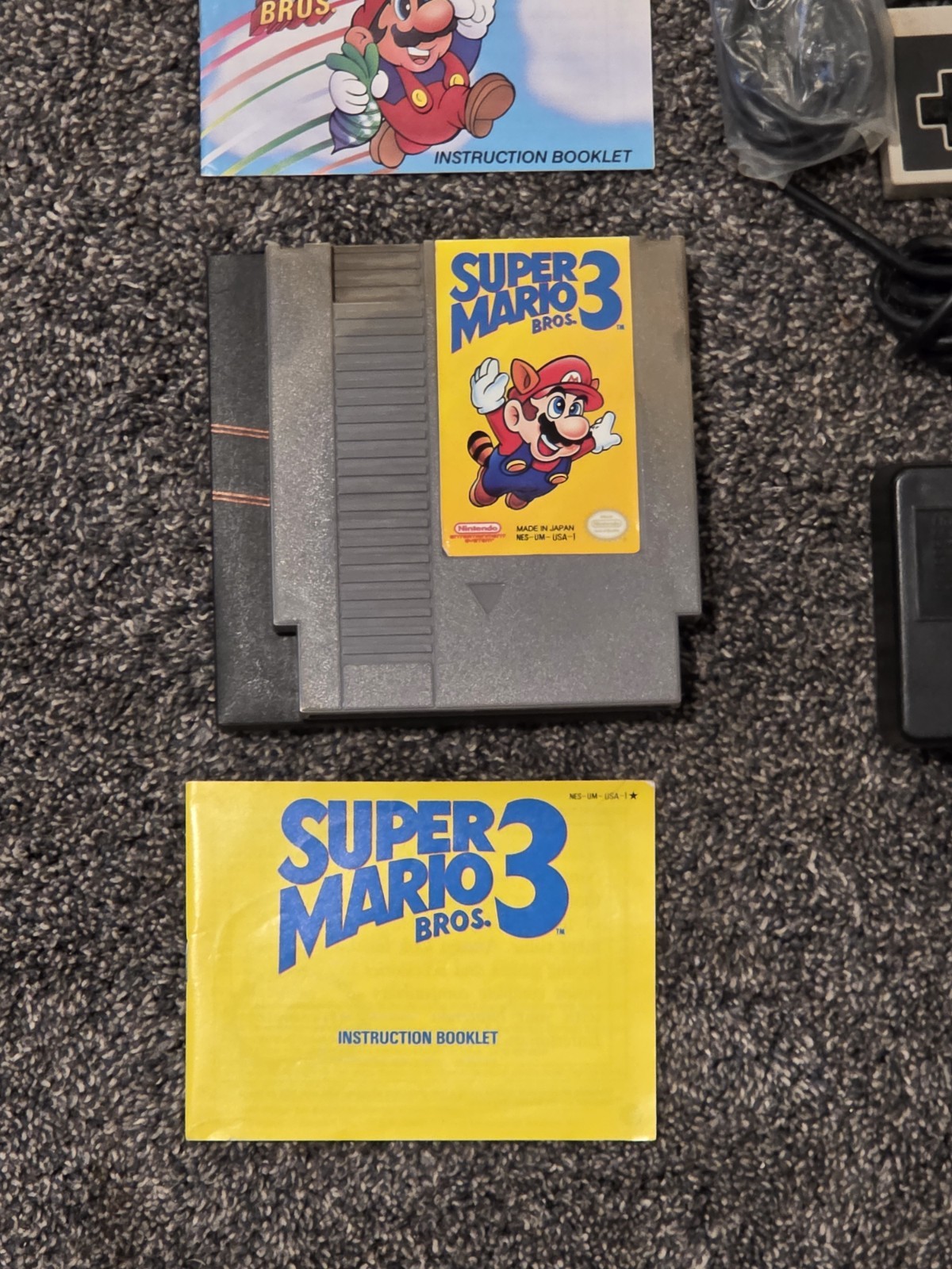 NES Nintendo Bulk Lot 1 Console 21 Games +4 Remotes + Zapper + Posters + Manual