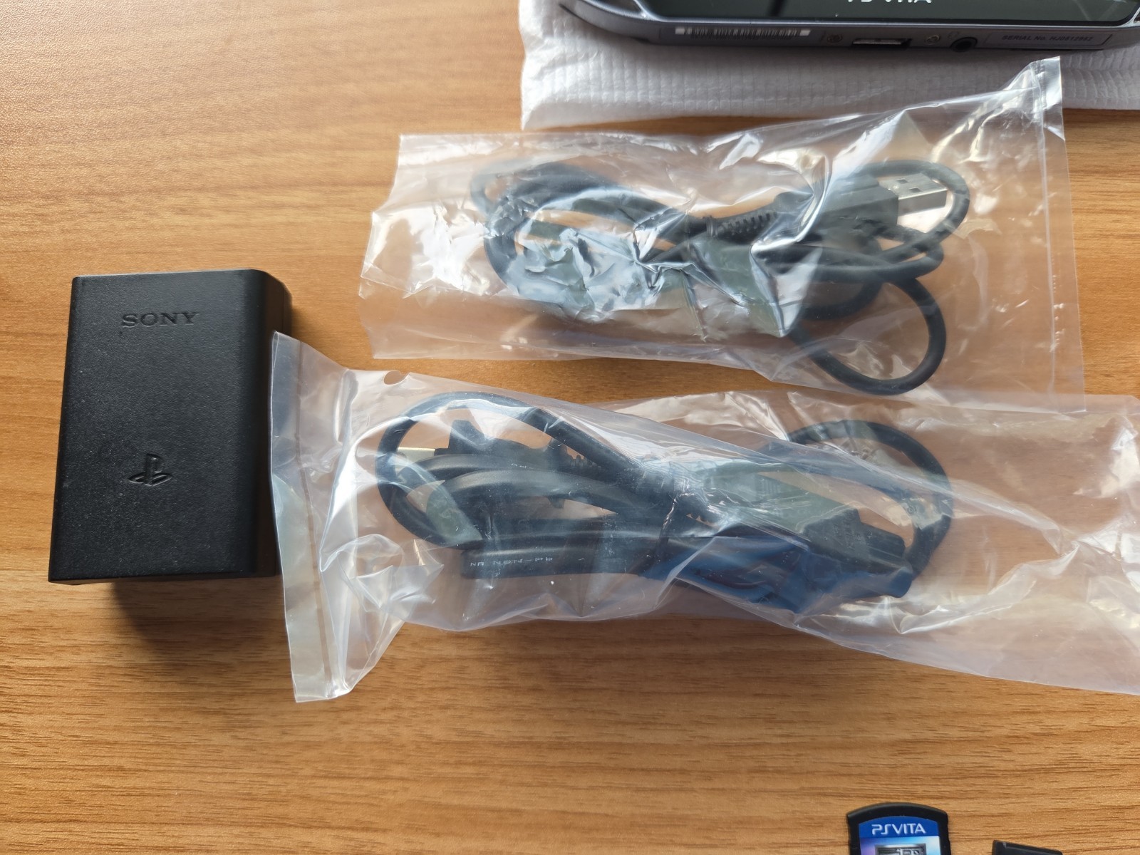 Sony Ps Vita PCH-1000 black Crystal Model Console & Charger CIB TESTED