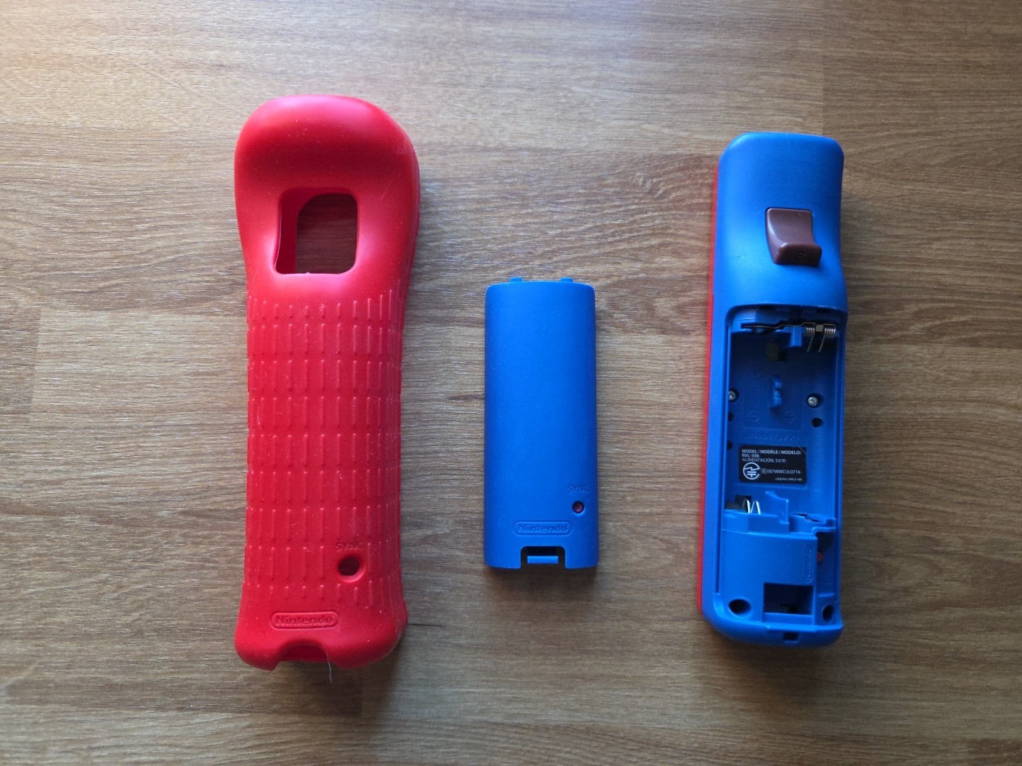 Nintendo Wii Motion Plus Remote Wiimote Controller OEM Mario Limited Edition Red