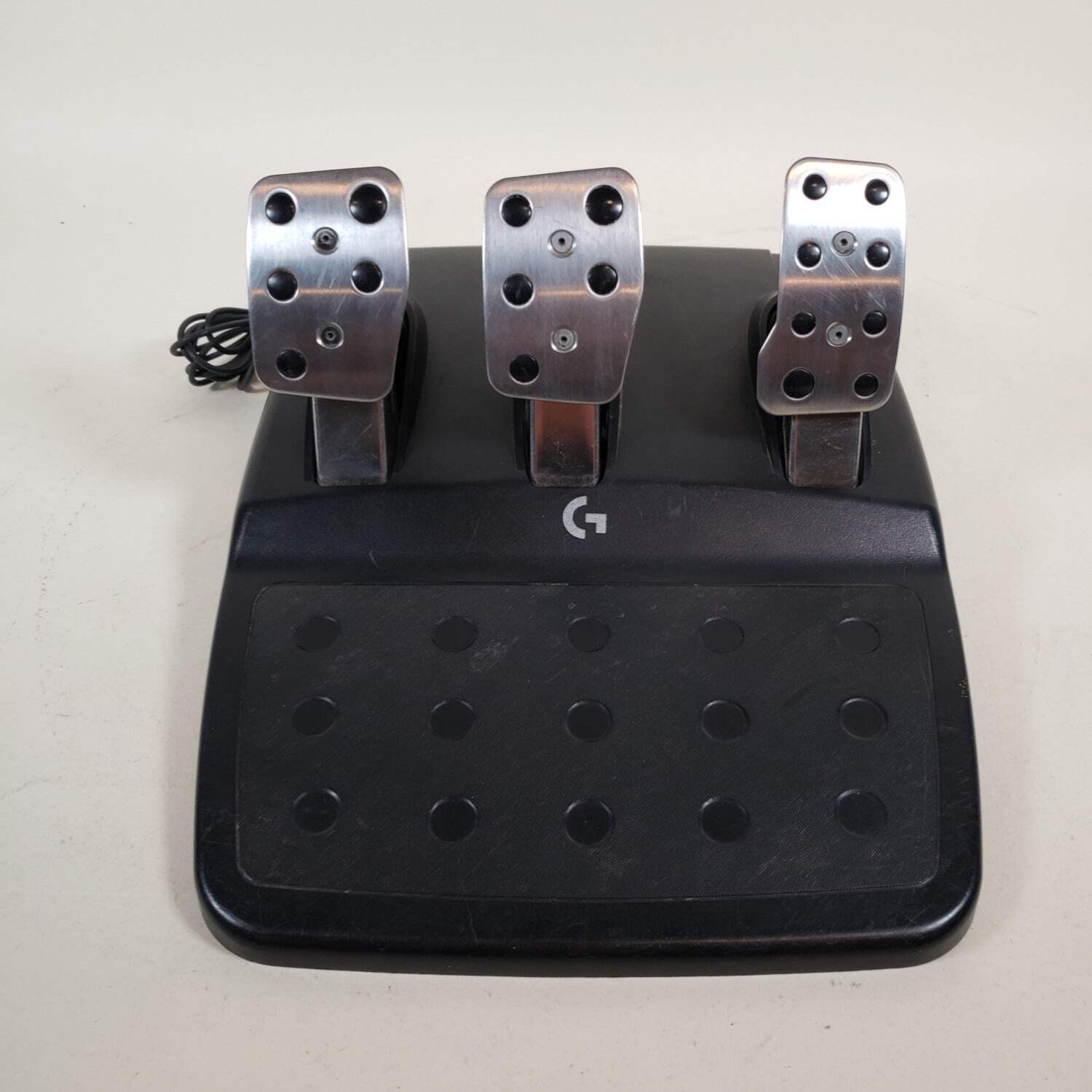 Logitech G923 Racing Wheel and Pedals for Xbox One G923