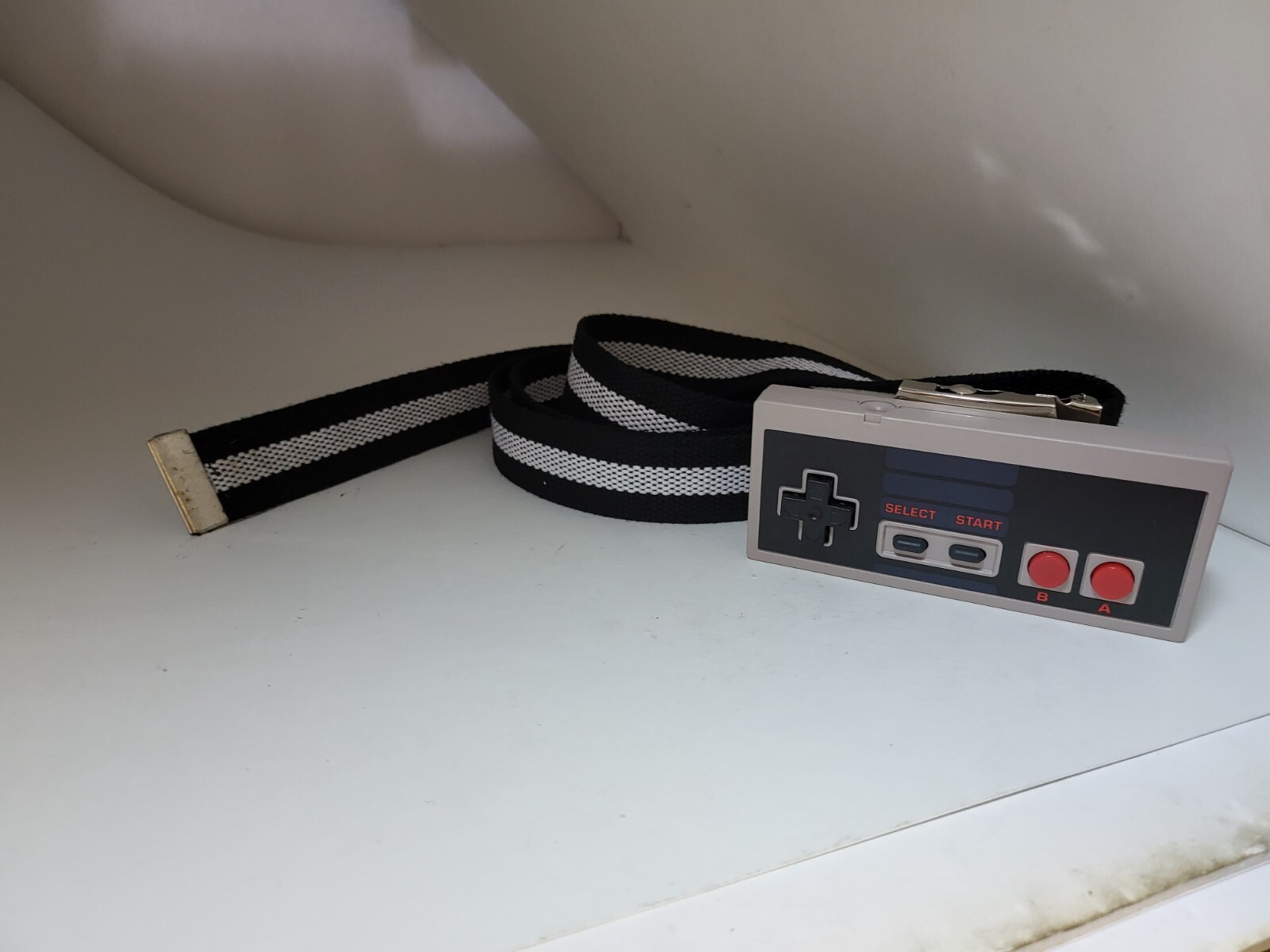 NEW NES 8 Bit Nintendo Controller Pad Black/White Belt & Buckle buttons push G41