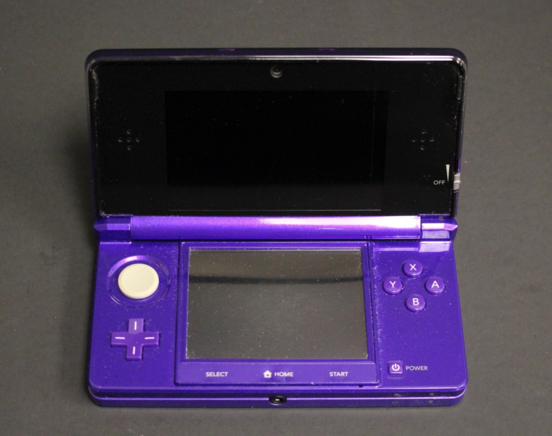 (RI2) Nintendo 3DS Midnight Purple System CTR-001 w/ Charger