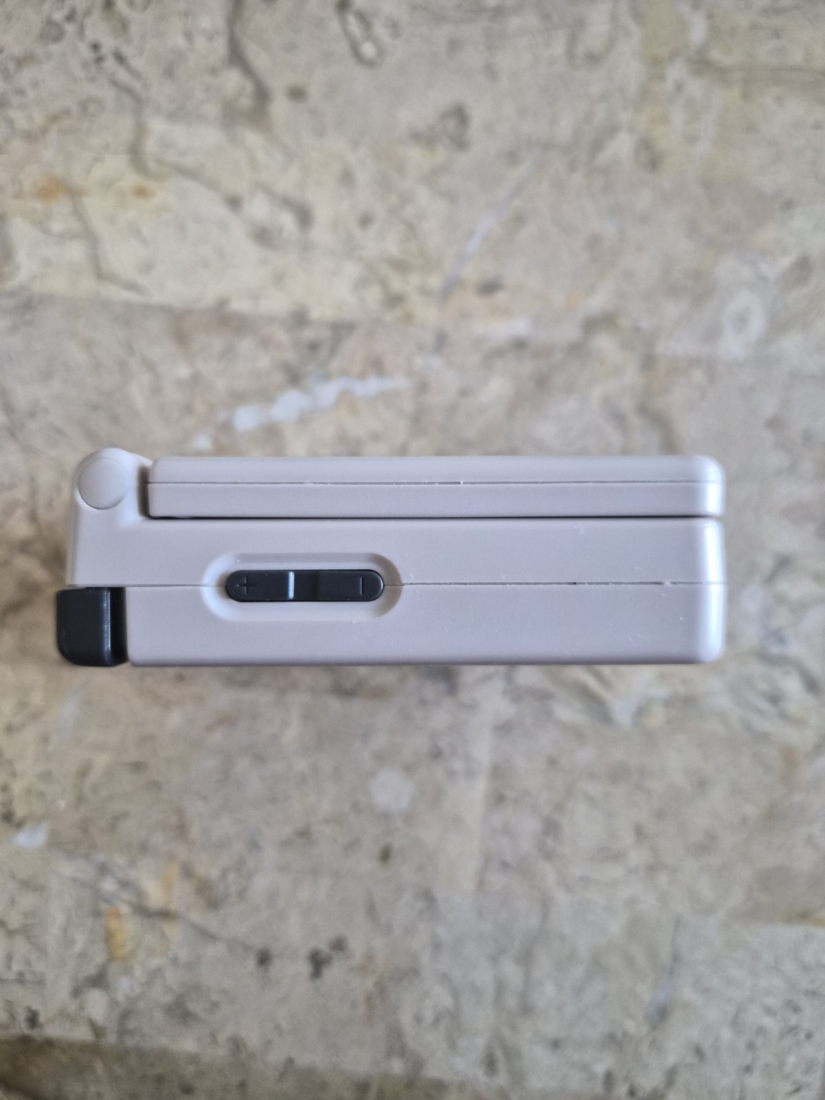 Anbernic RG35XX SP (Gray / Red Buttons) – KNULLI Gladiator II – Ready for ROMs
