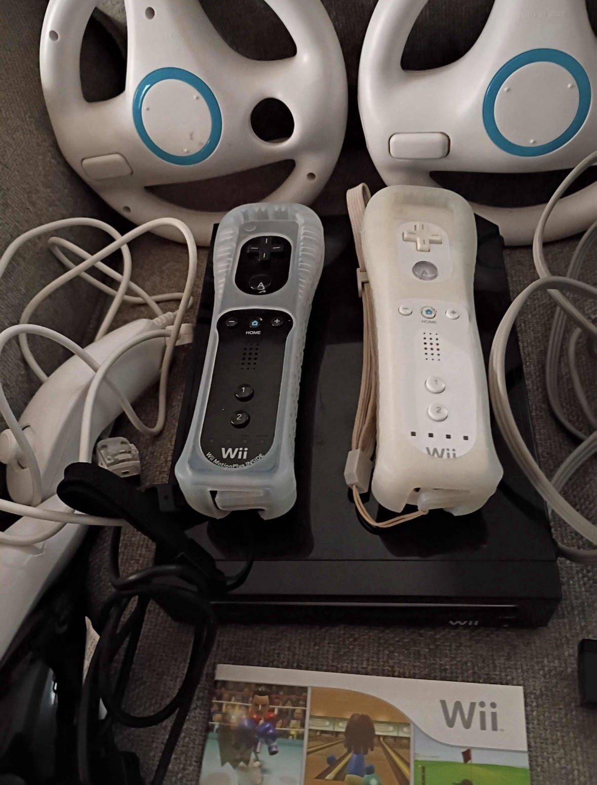 Nintendo Wii Console Bundle w/ 2 Wii Remotes, Sensor Bar, Wheels & Games