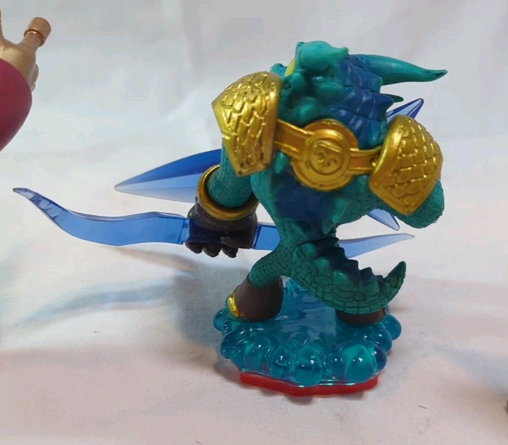 Activision Skylanders Giants Figures Lot 4 Robot Dragon Penguin Girl Empire