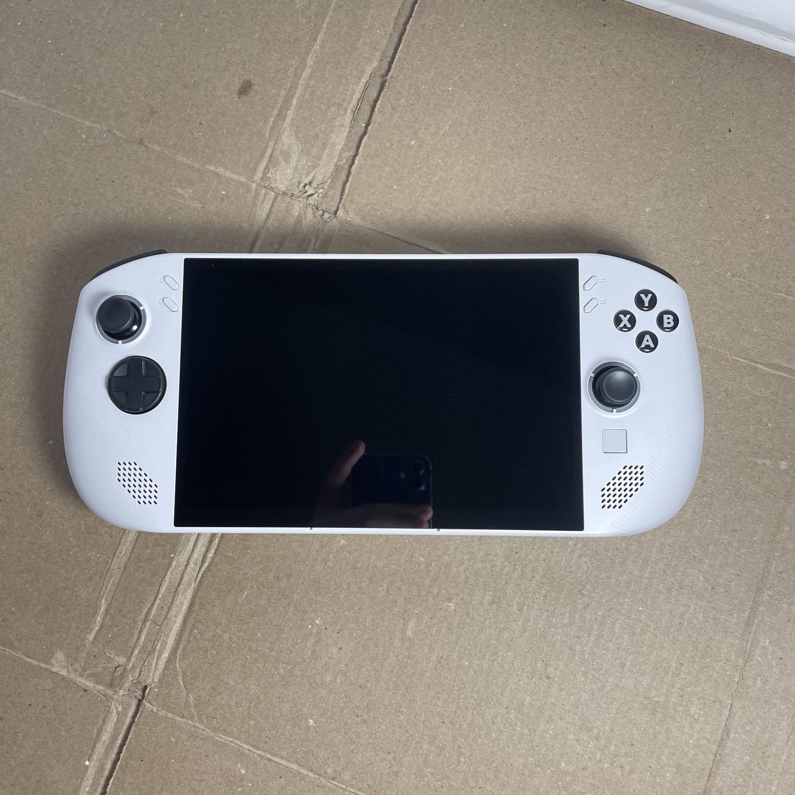 Lenovo Legion Go S 8″ Handheld 16GB RAM, 1TB SSD, AMD Ryzen Z2 Go, Windows White