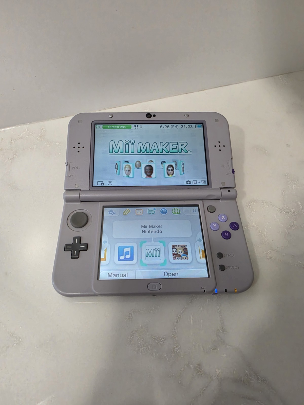 Nintendo New Nintendo 3DS XL SNES Edition Gray 4 GB Handheld Console (NTSC)