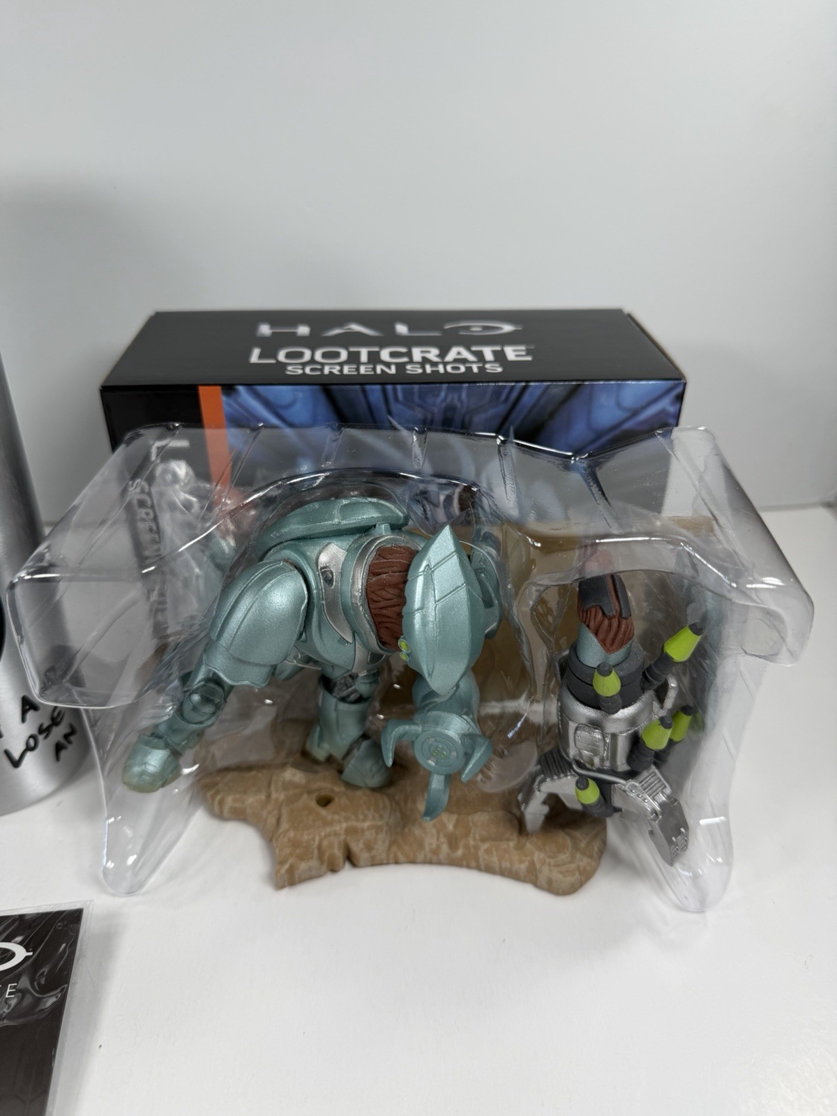 Halo Legendary Loot Crate FALL OF REACH Icon Hunter 100% Complete Shirt Size L