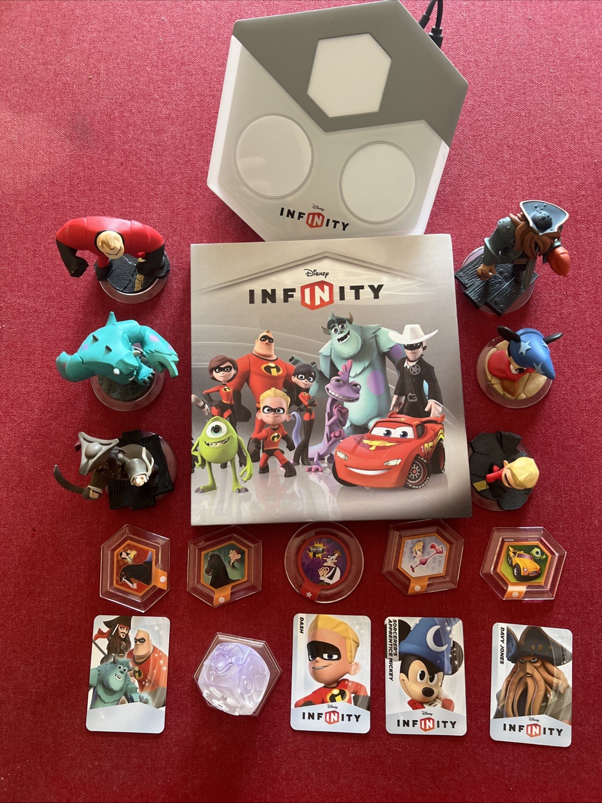 Disney Infinity For XBox 360 – 6 figures + 5 disks + Portal And More