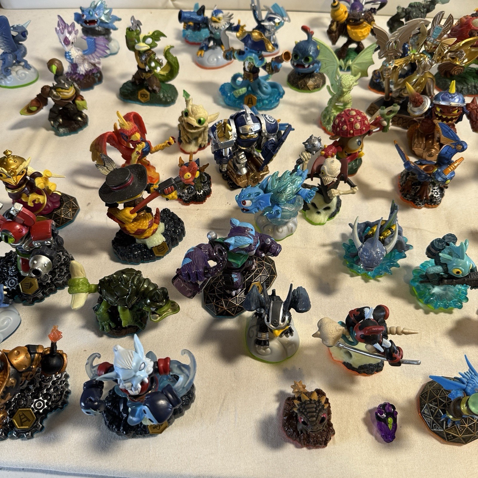 Activision Skylanders Character Figures 90 With Portal Crystals And Keys!