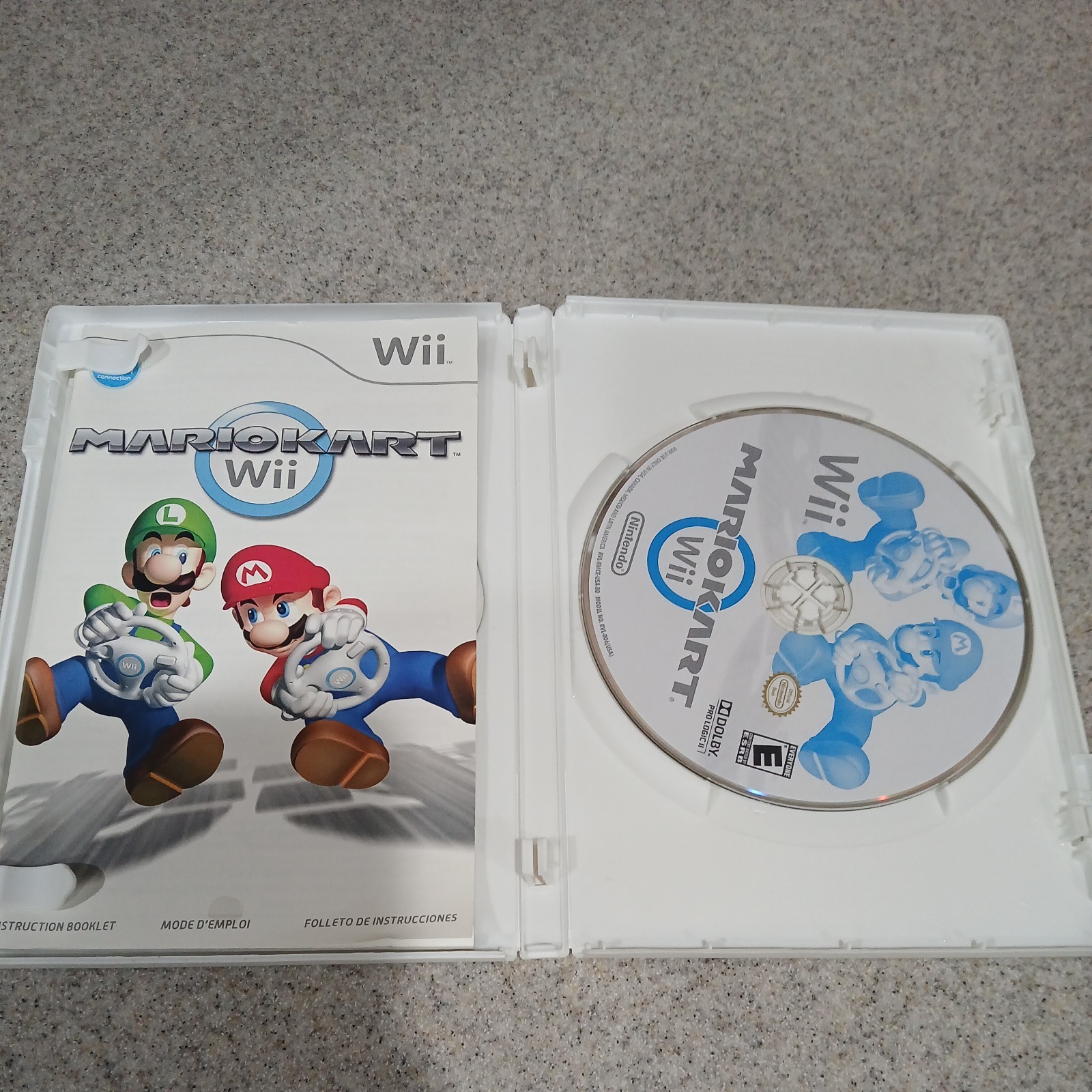 Nintendo Wii Mario Kart Complete w Manual. excellent disc Clean Copy C pics