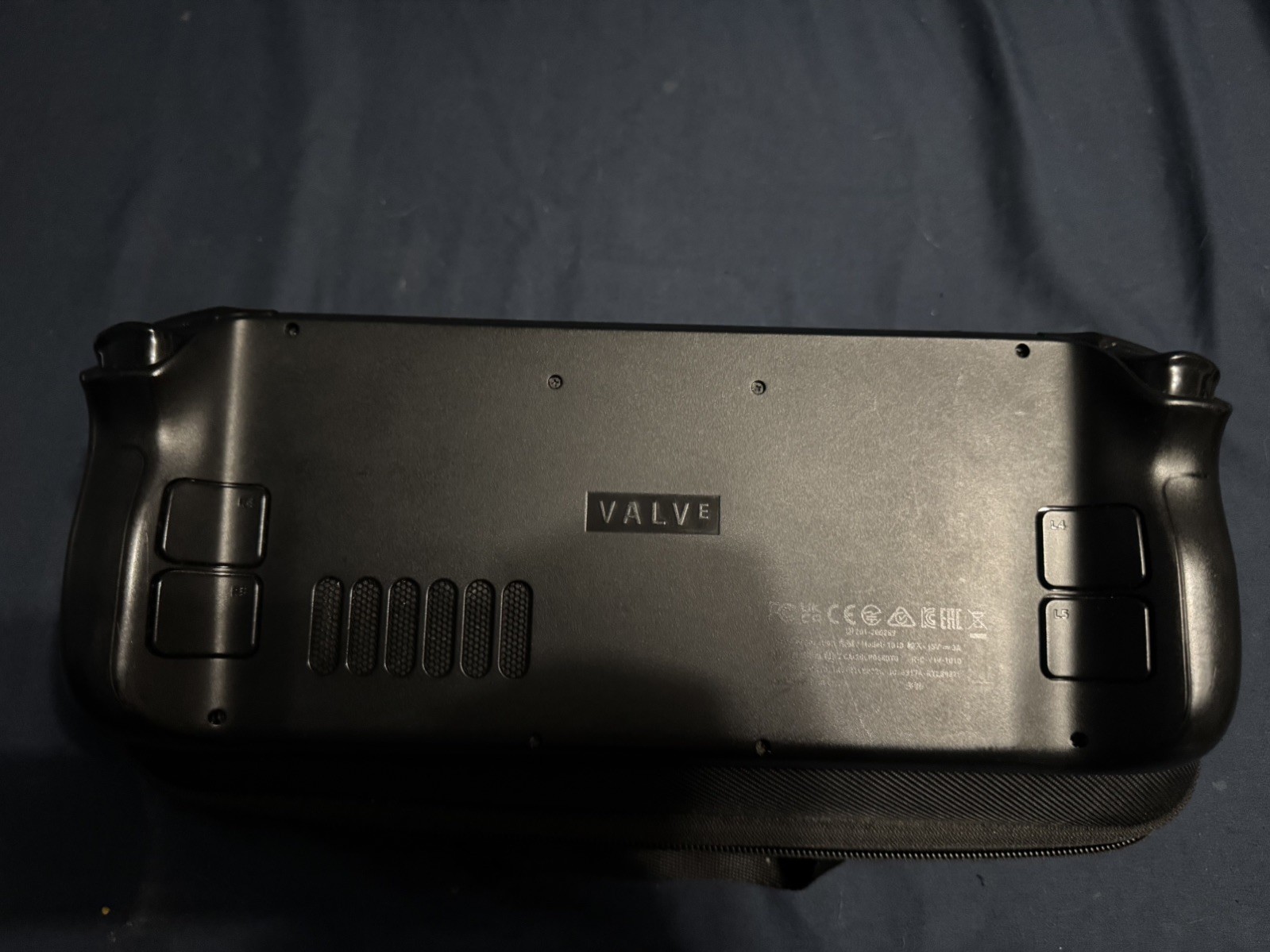 Steam Deck 256 GB LCD 100% Battery Health (with OEM Case, Original Charger)
