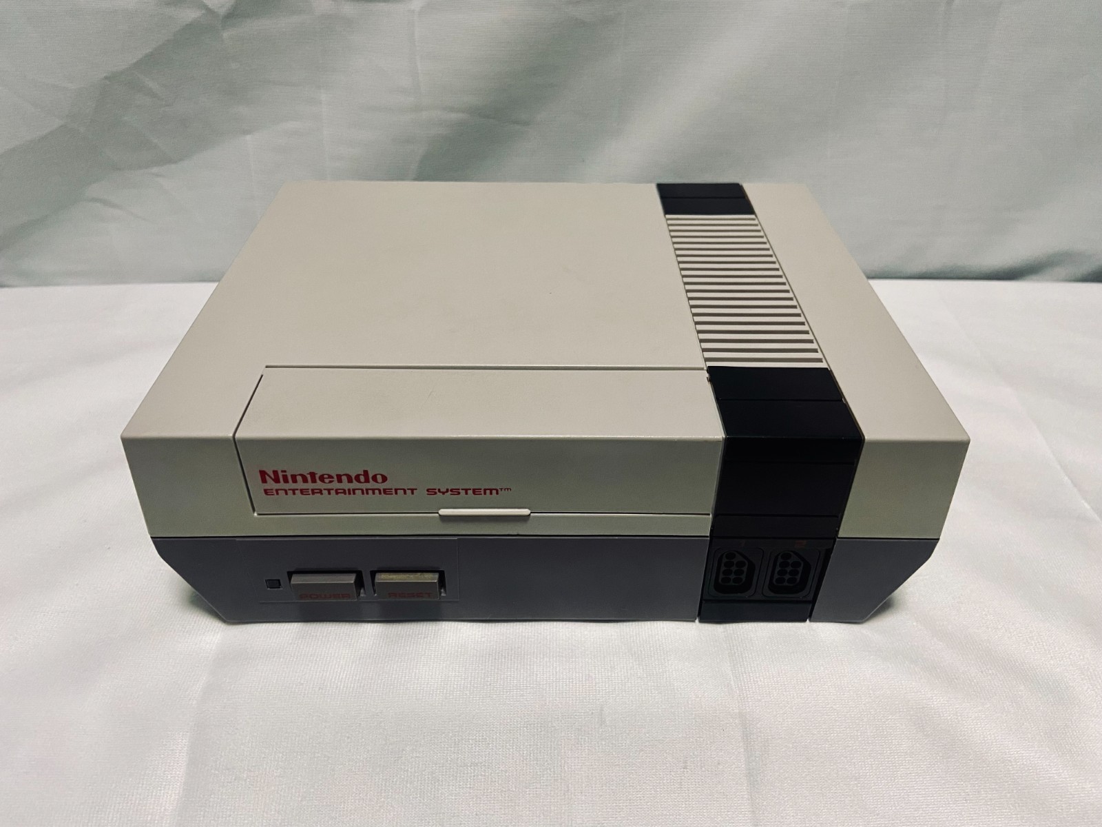 Nintendo NES Console Bundle 4 Controllers NES Advantage 5 Games + Cords