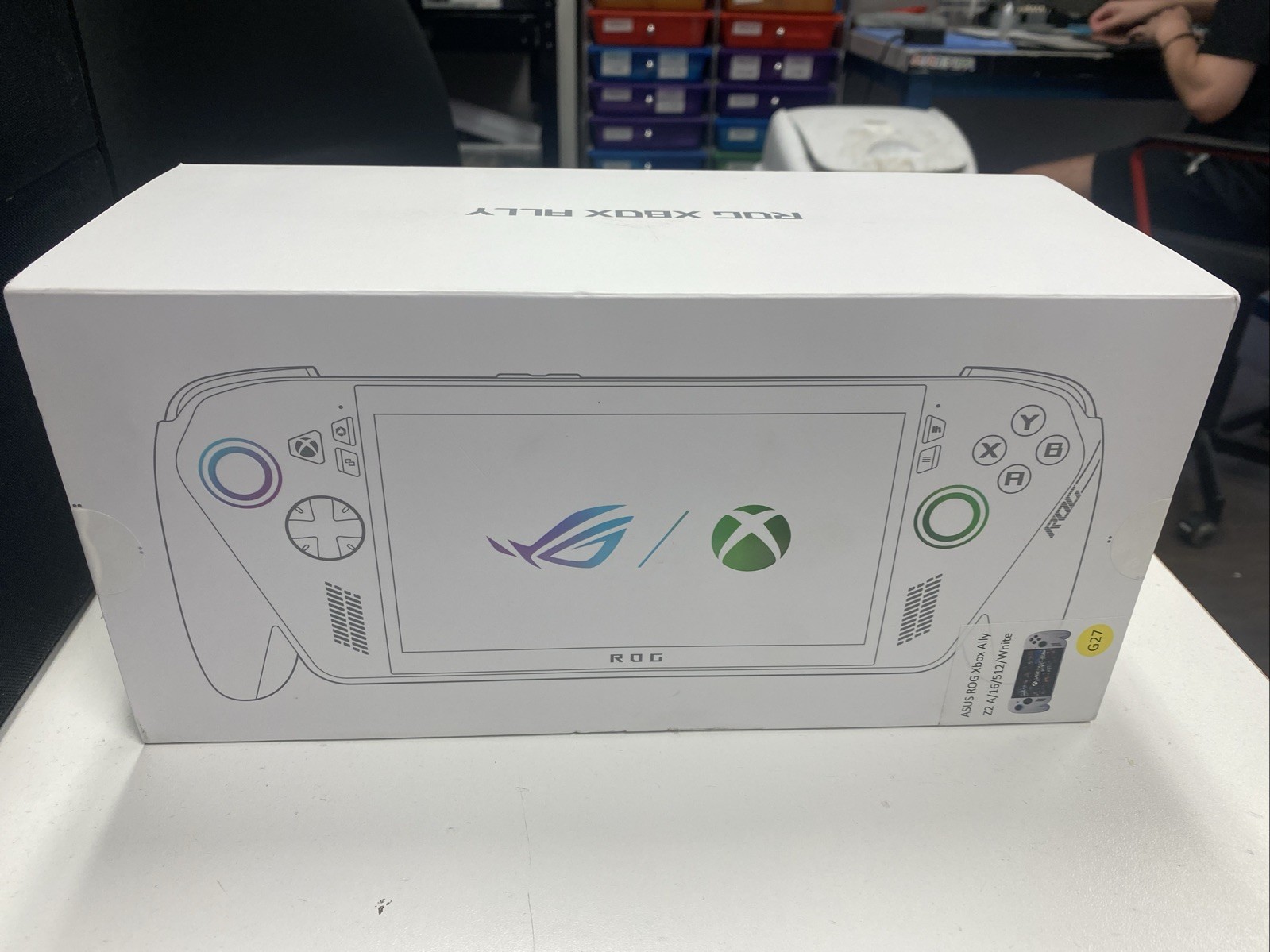 *NEW* ASUS ROG Xbox Ally 7″ 1080p FHD 120Hz Gaming Handheld – White (RC73YA)
