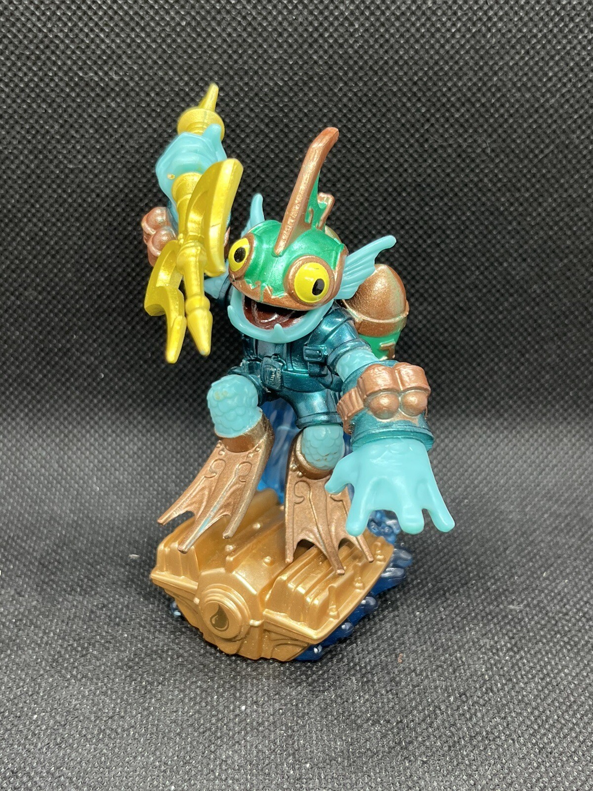 Skylanders SuperChargers Lot (3) Figures Plus Sea Trophy Spitfire Gill Grunt Elf