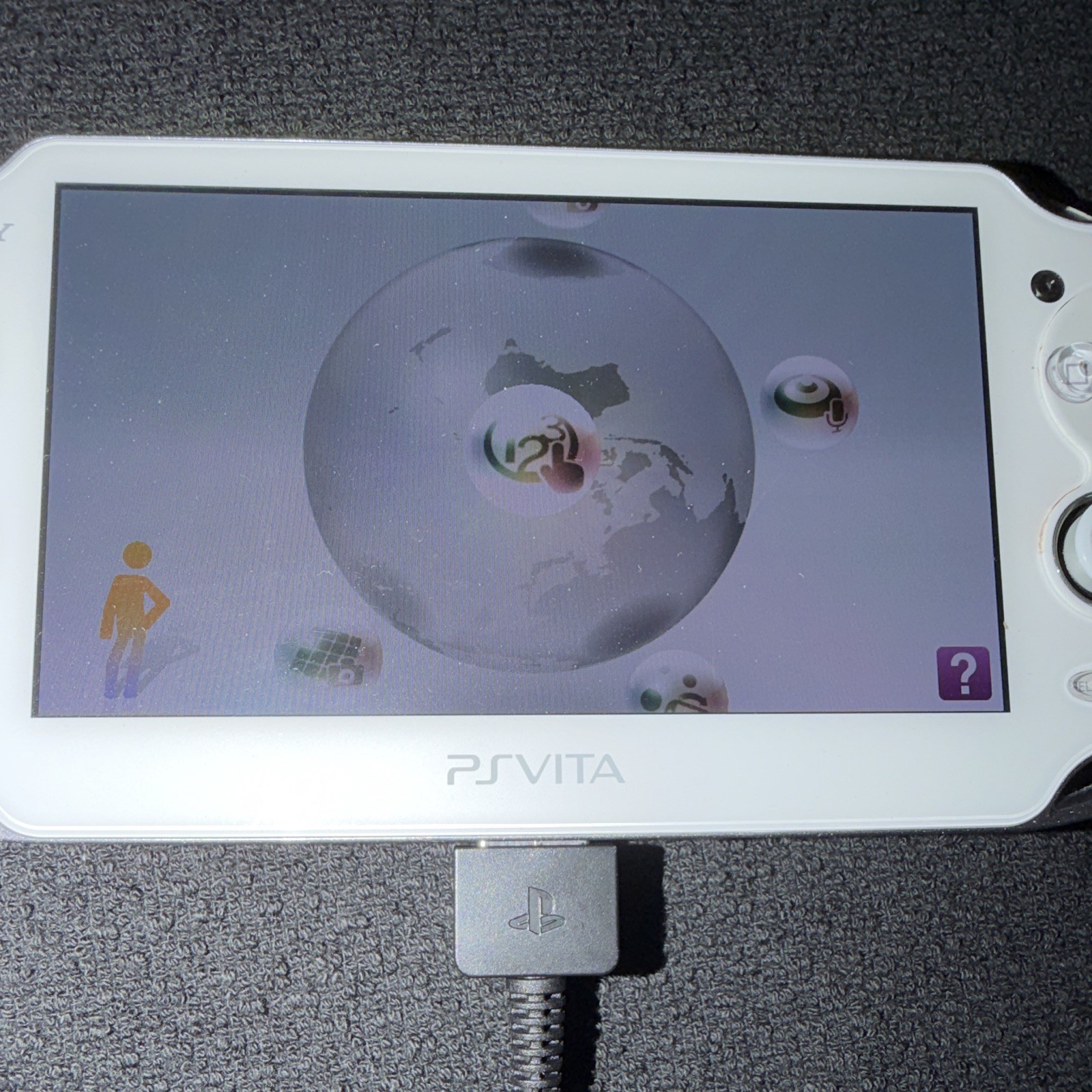 Sony PS Vita Handheld System White Wi-Fi Headphone Jack PCH-1001