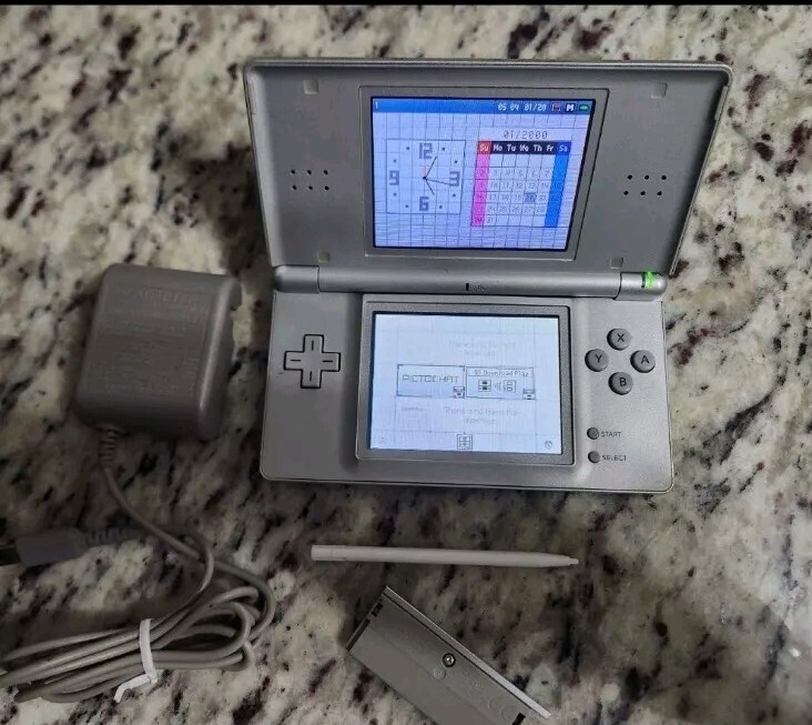 Nintendo DS Lite System Portable Gaming Console – Silver/white