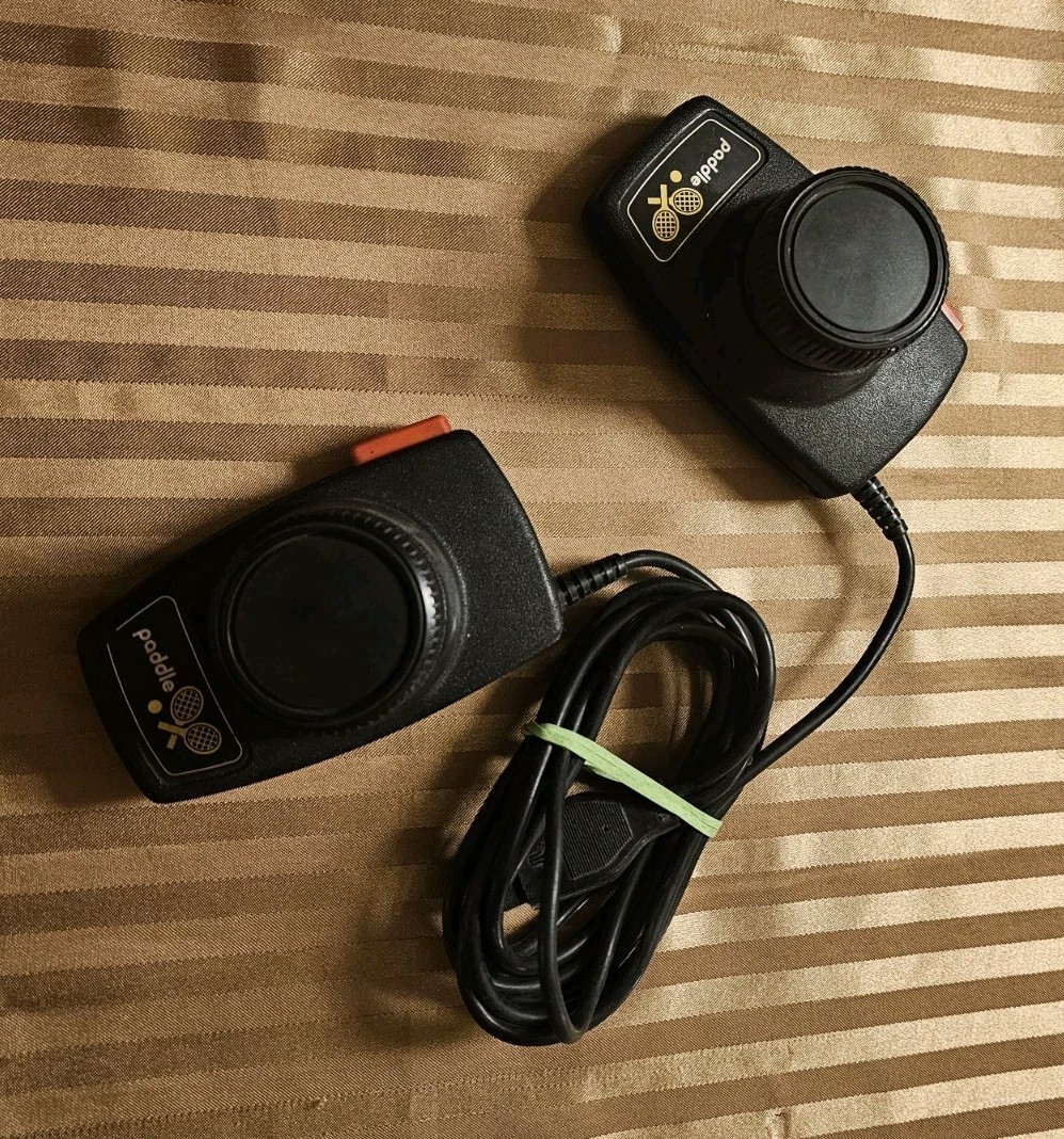 ATARI BUNDLE WITH SYSTEM, CONTROLLERS, CASE, GAMES, BOOKS, HOOKUPS CX-2600A