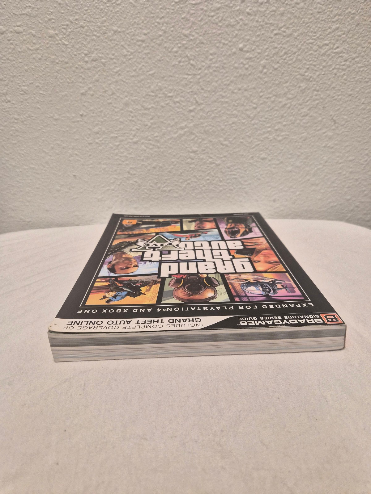 Grand Theft Auto GTA V 5 Bradygames Signature Series Guide Online PS4 XBOX ONE