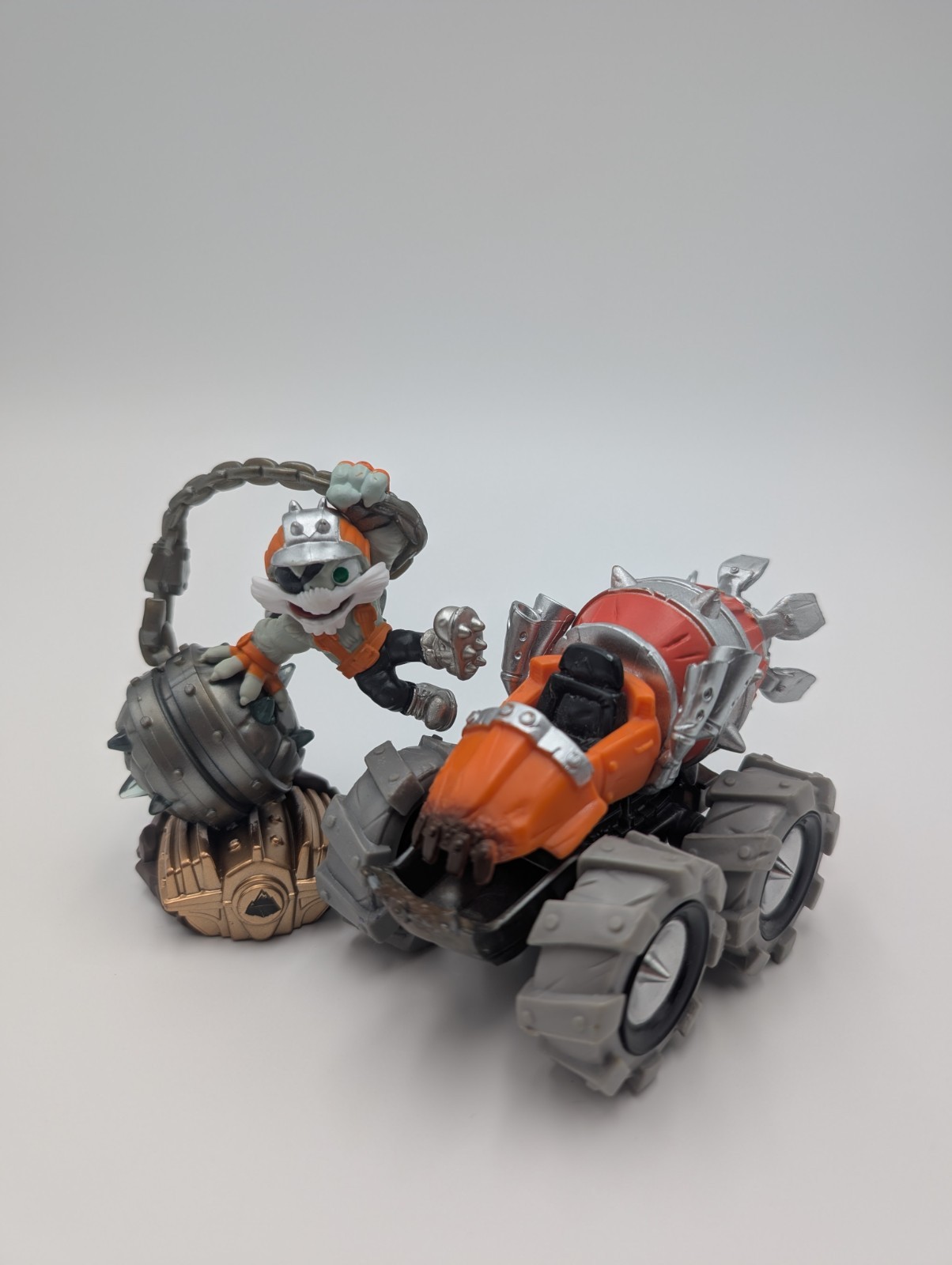 Skylanders Superchargers Smash Hit Figure and Thump Truck